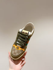 GUCCI 26S SCREENER SNEAKER IN OLIVE GREEN SUEDE AND BEIGE CANVAS