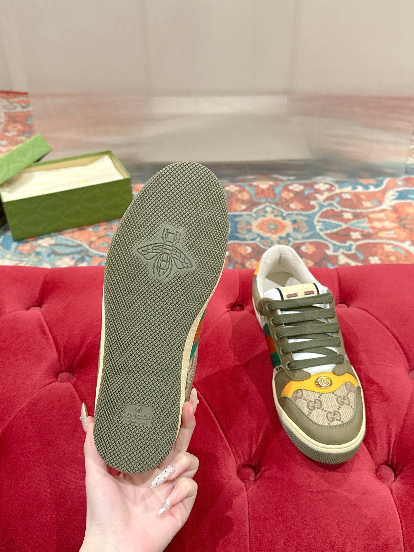 GUCCI 26S SCREENER SNEAKER IN OLIVE GREEN SUEDE AND BEIGE CANVAS