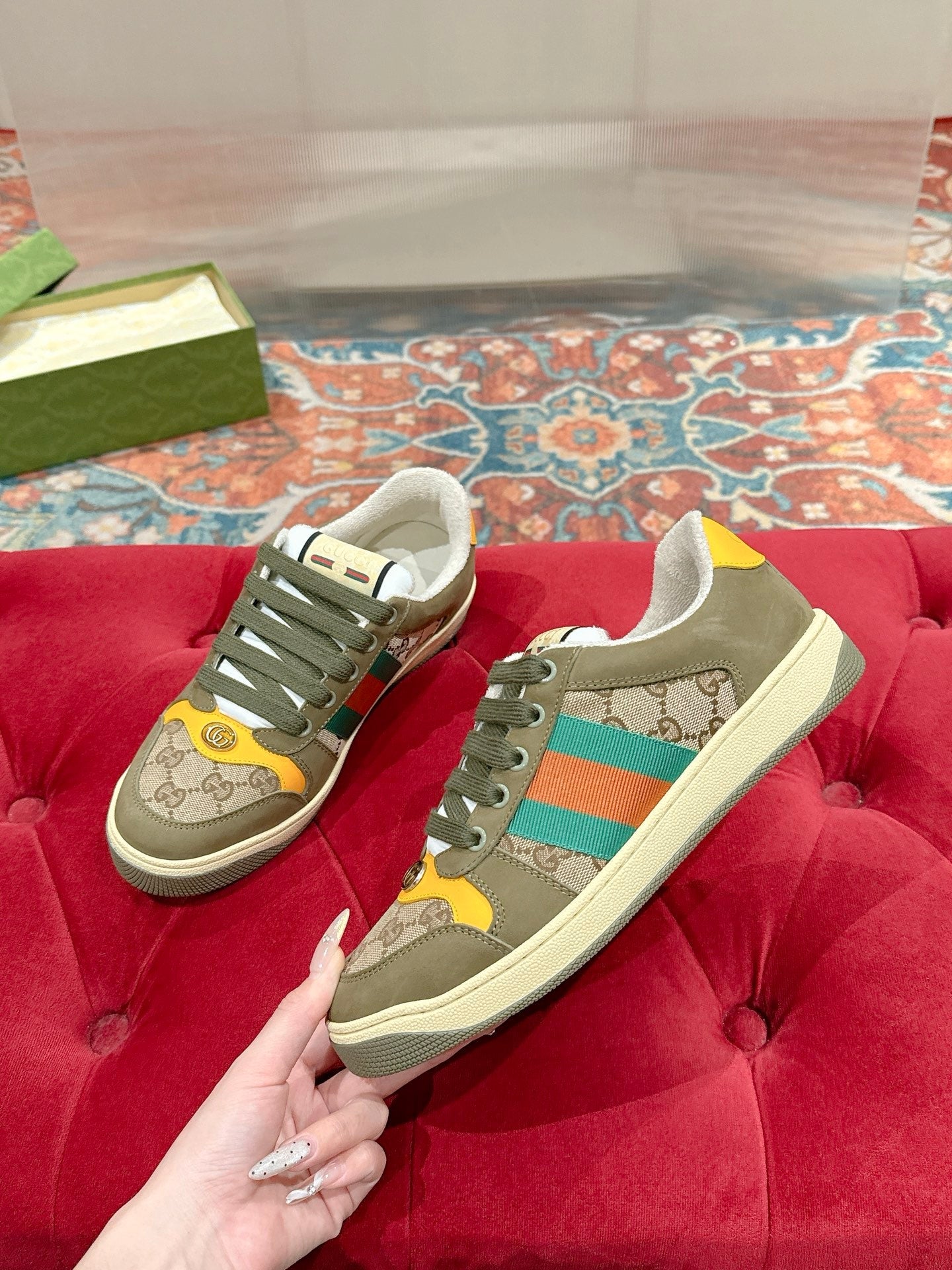 GUCCI 26S SCREENER SNEAKER IN OLIVE GREEN SUEDE AND BEIGE CANVAS