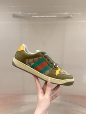 GUCCI 26S SCREENER SNEAKER IN OLIVE GREEN SUEDE AND BEIGE CANVAS