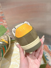 GUCCI 26S SCREENER SNEAKER IN OLIVE GREEN SUEDE AND BEIGE CANVAS