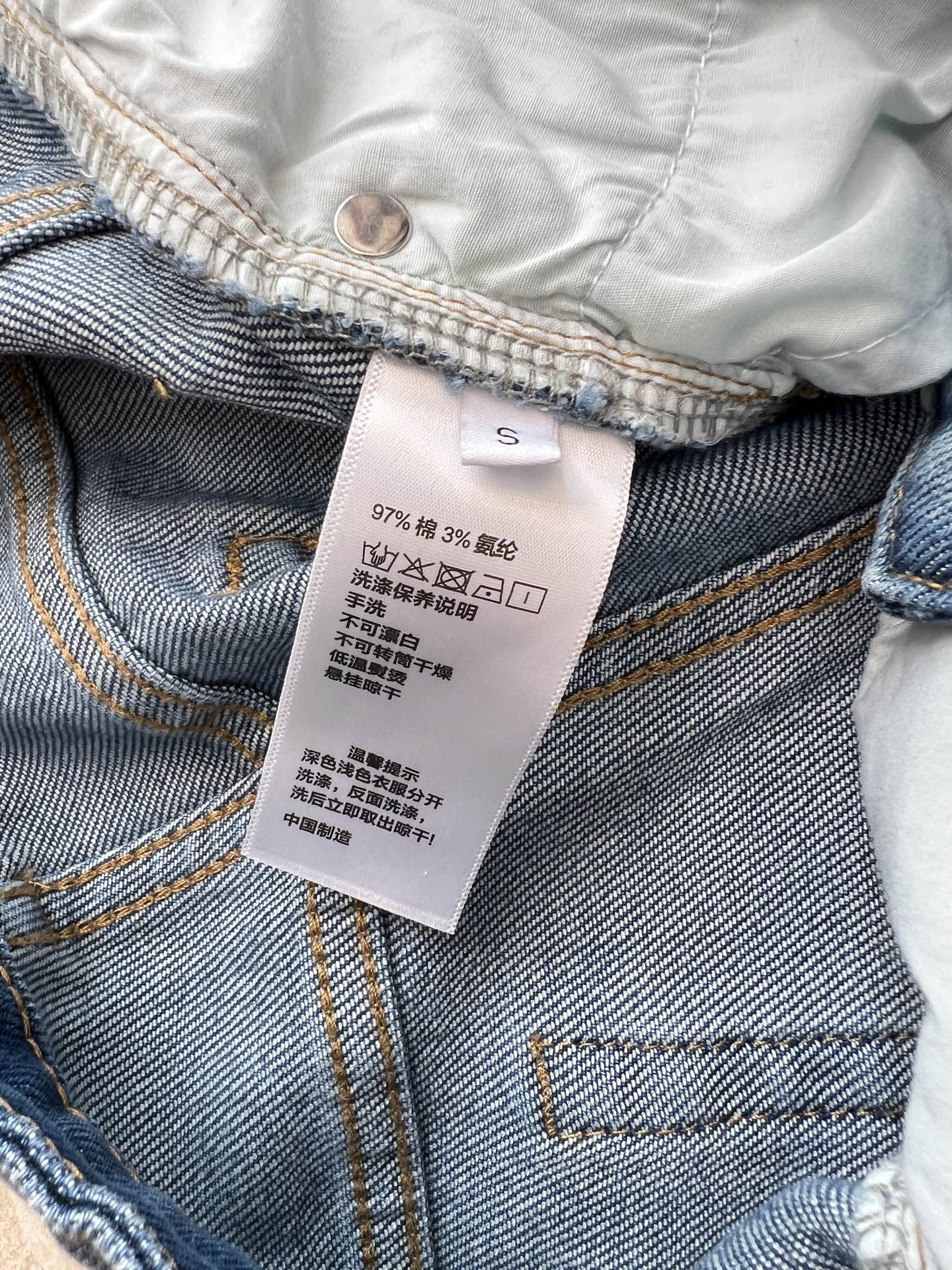 PRADA 26S SHORTS STYLE 865