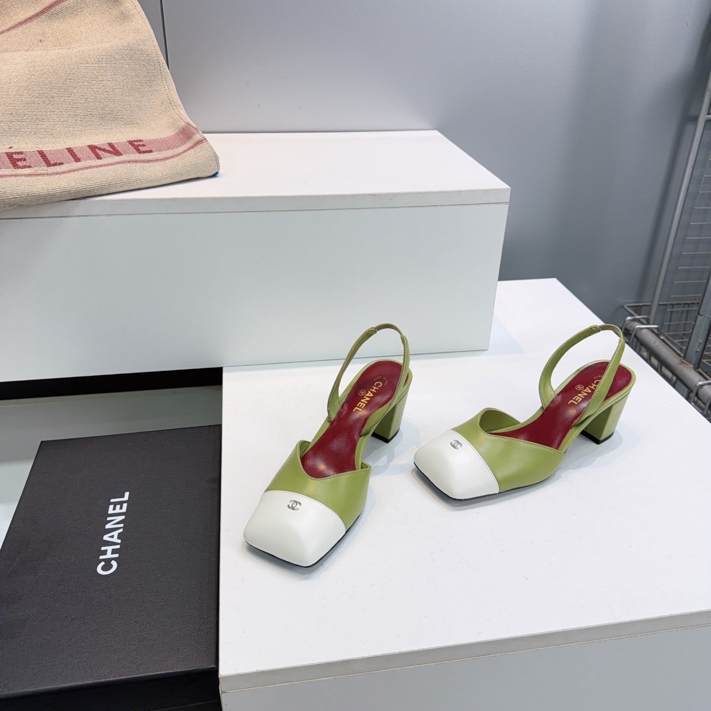 CHANEL 26S SLINGBACK 55 MM IN GREEN LAMBSKIN WITH WHITE CAP TOE