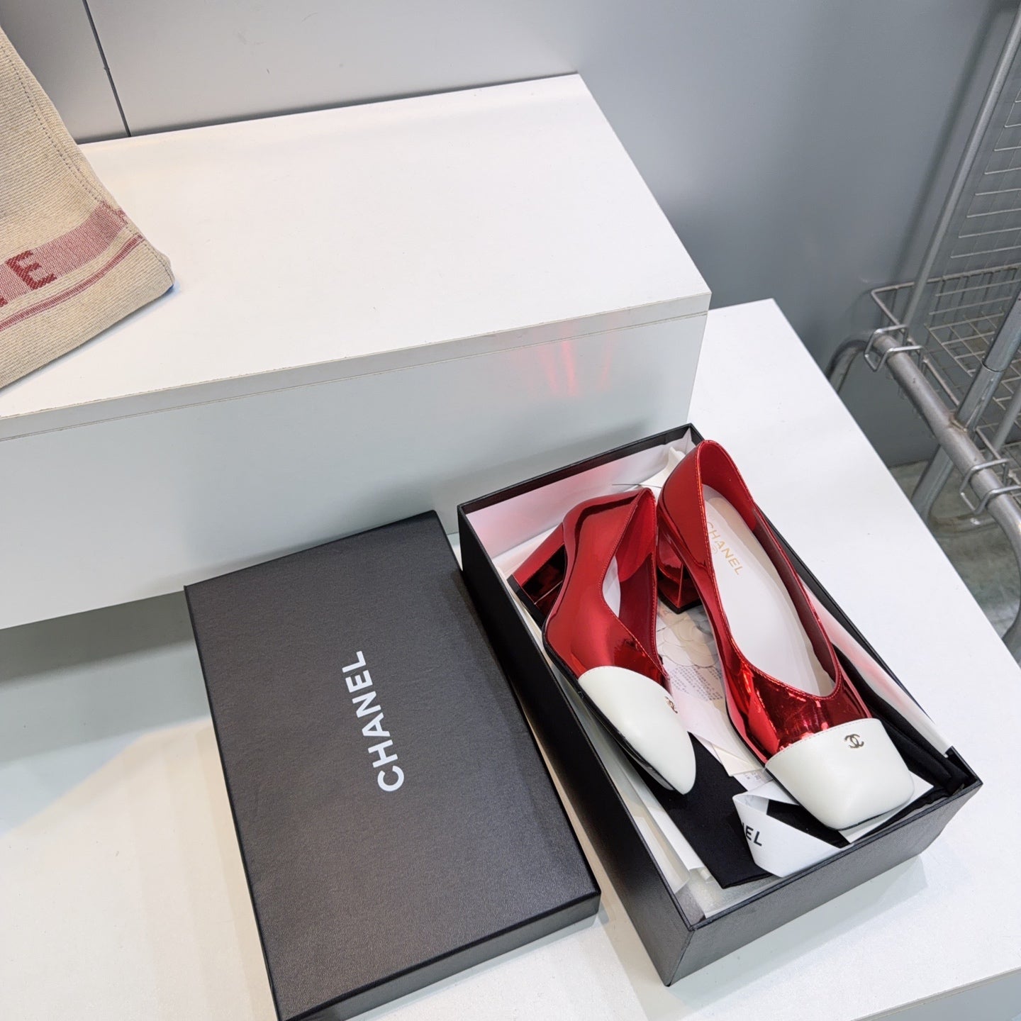 CHANEL 26S SQUARE-TOE HIGH HEELS 55 MM IN RED GLOSSY LAMBSKIN WITH WHITE CAP TOE