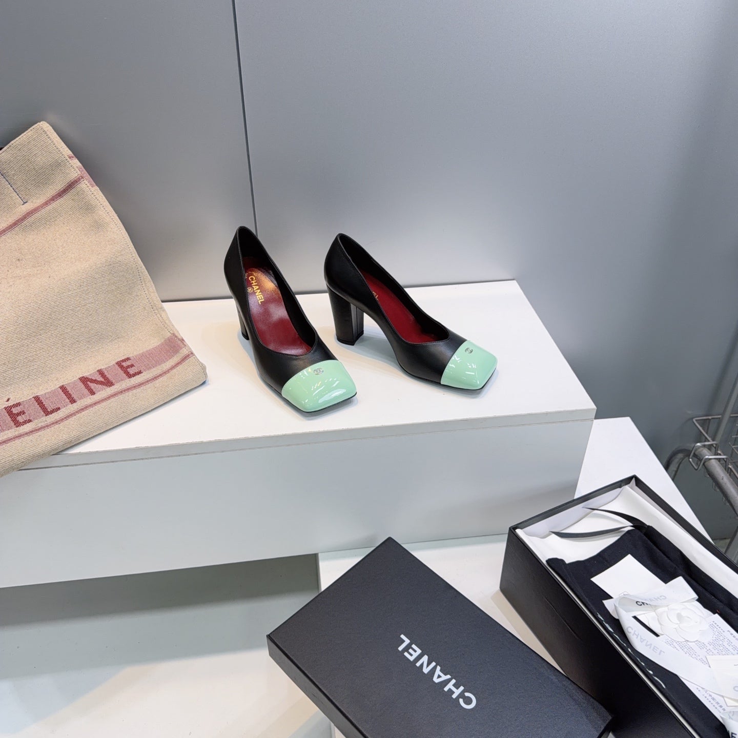 CHANEL 26S SQUARE-TOE HIGH HEELS 95 MM IN BLACK LAMBSKIN WITH MINT GREEN CAP TOE