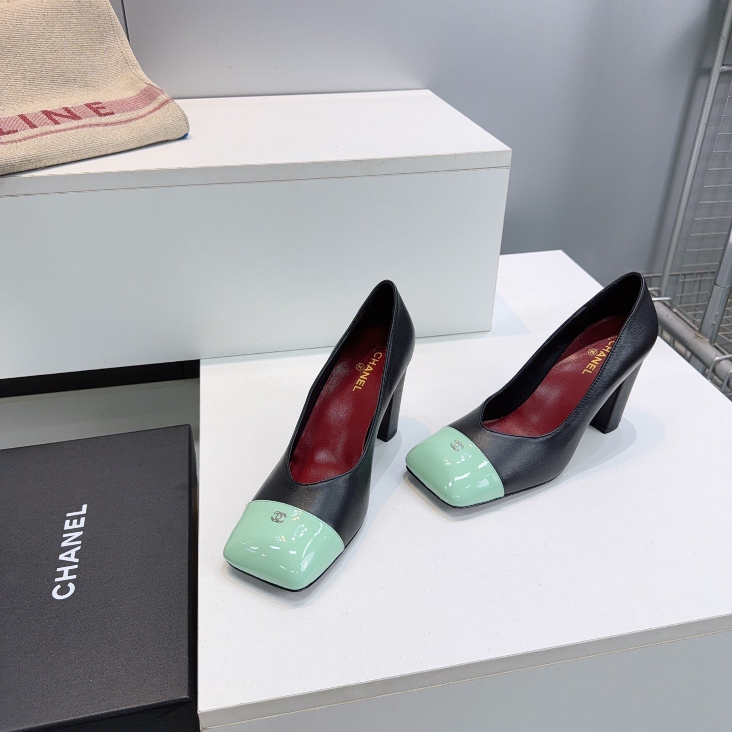 CHANEL 26S SQUARE-TOE HIGH HEELS 95 MM IN BLACK LAMBSKIN WITH MINT GREEN CAP TOE