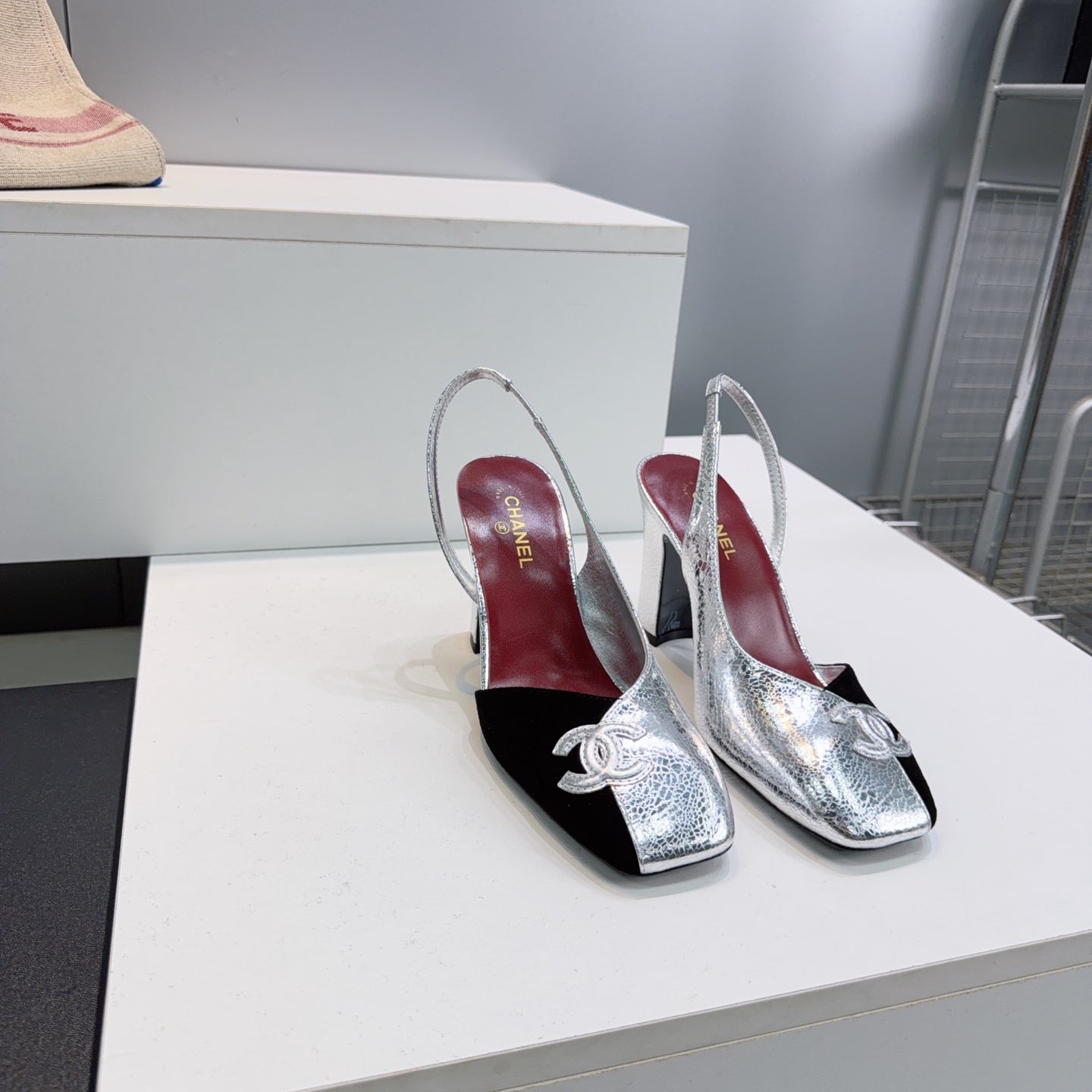 CHANEL 26S SLINGBACK 100 MM IN SILVER LAMBSKIN AND BLACK SUEDE