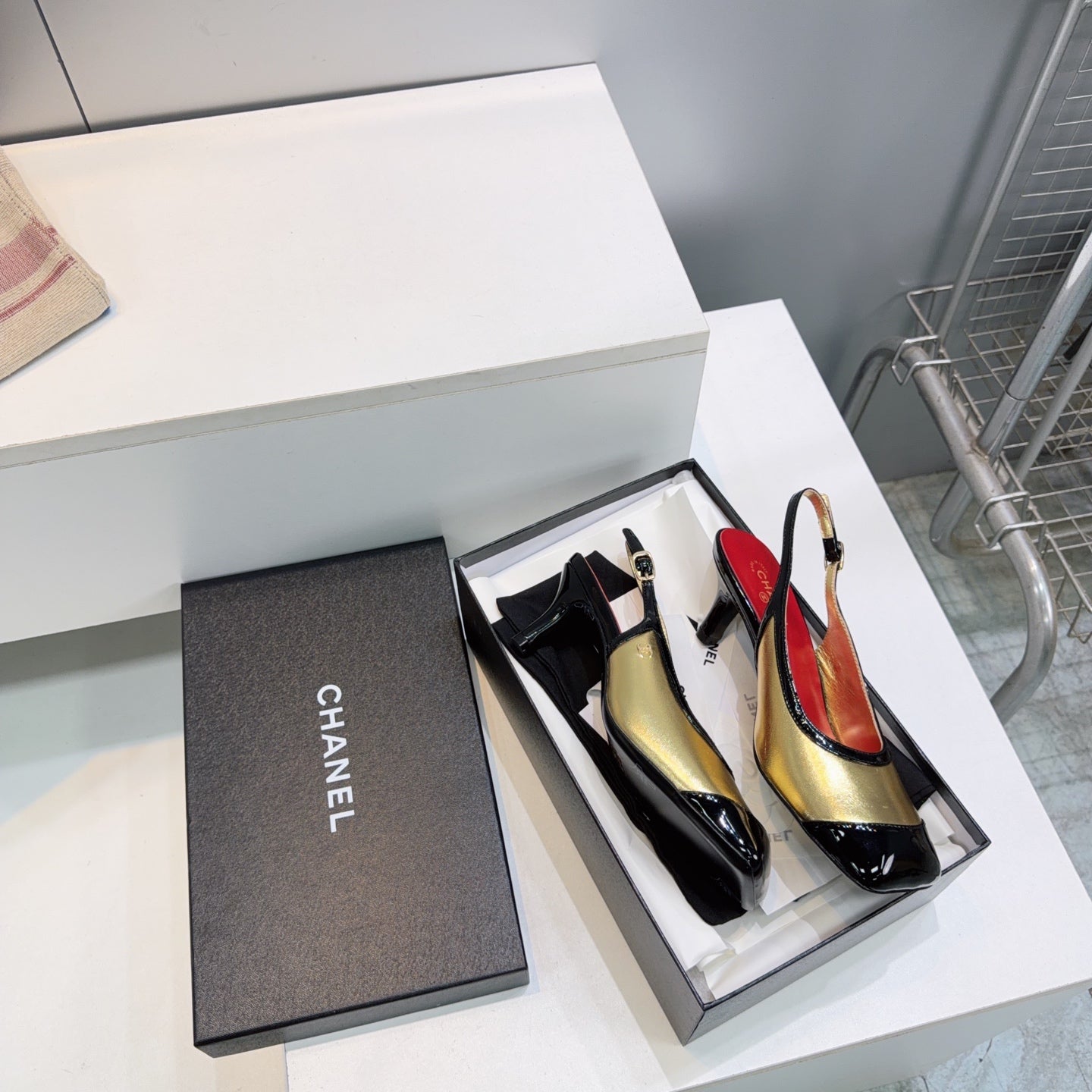 CHANEL 26S HIGH HEEL SLINGBACK PUMPS 65 MM IN BLACK AND GOLD LAMBSKIN