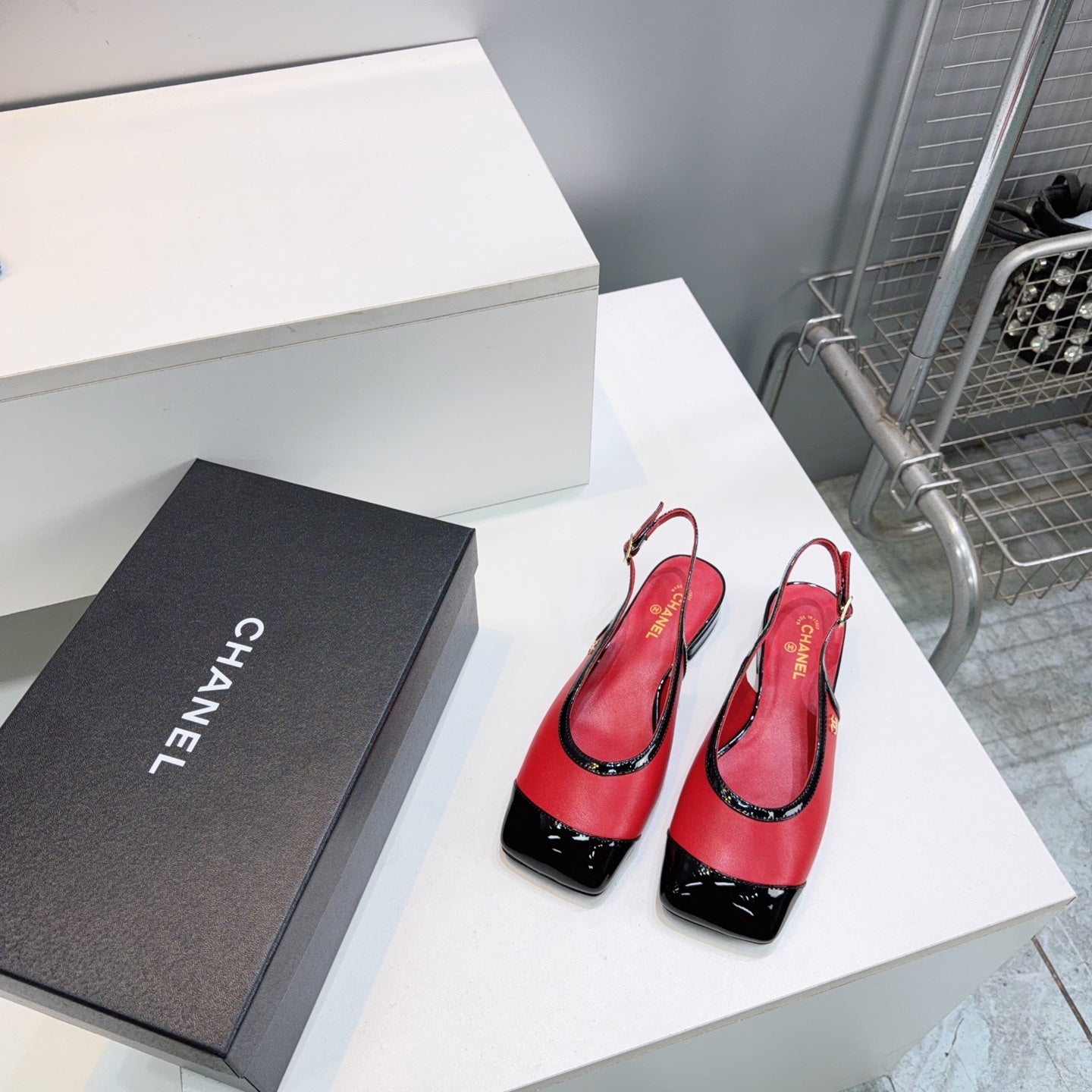 CHANEL 26S SLINGBACK PUMPS IN BLACK AND RED PATENT LAMBSKIN