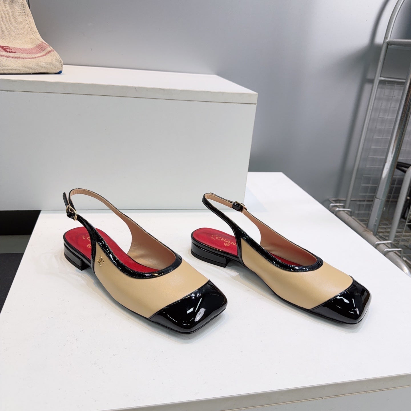 CHANEL 26S SLINGBACK PUMPS IN BLACK AND BEIGE PATENT LAMBSKIN