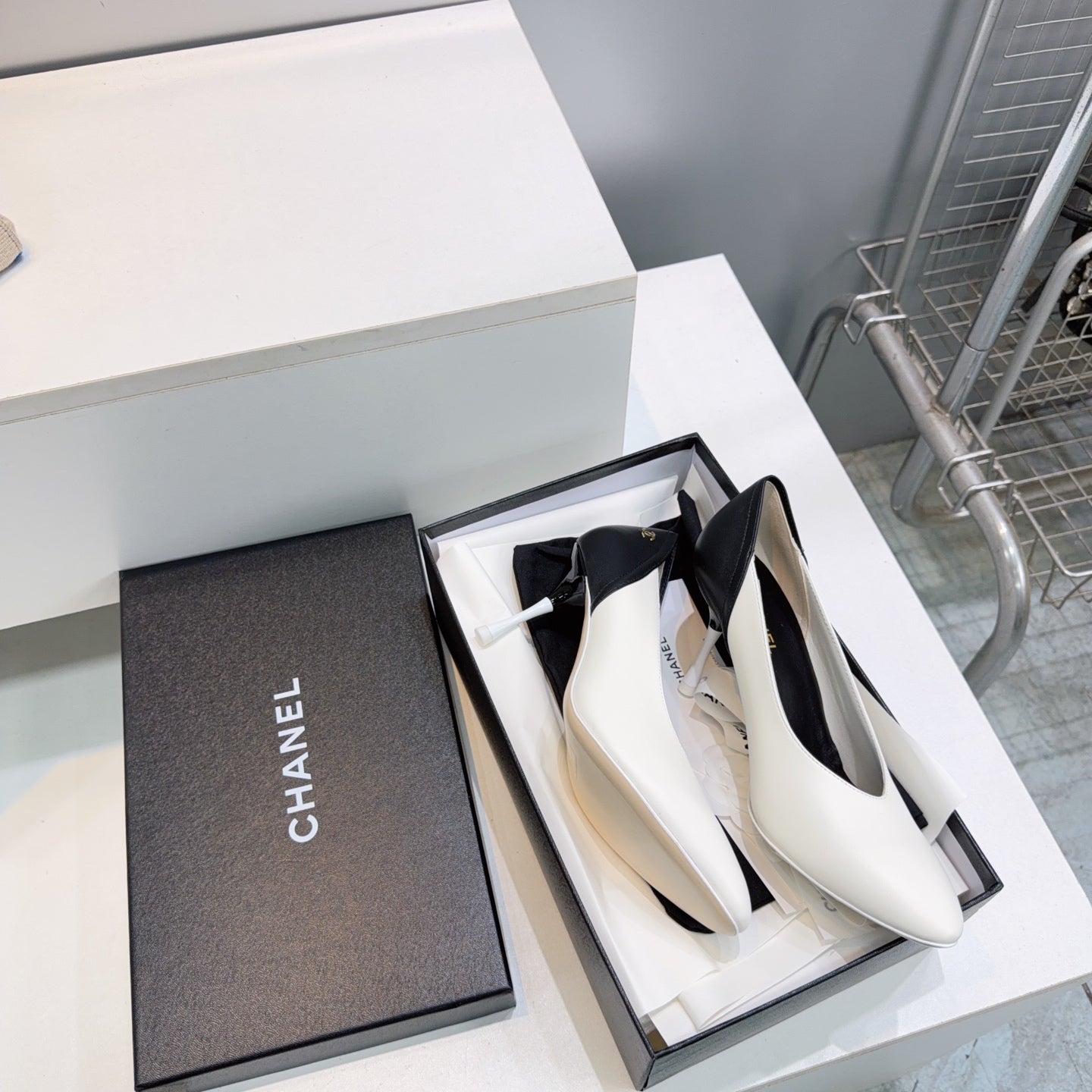 CHANEL 26S HIGH HEEL PUMPS 85 MM IN BLACK AND WHITE CALFSKIN