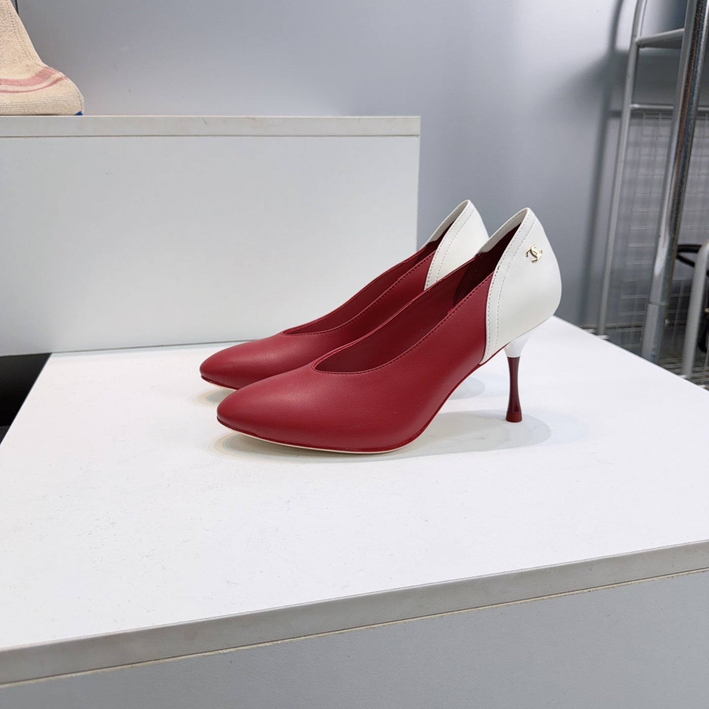 CHANEL 26S HIGH HEEL PUMPS 85 MM IN RED AND WHITE CALFSKIN