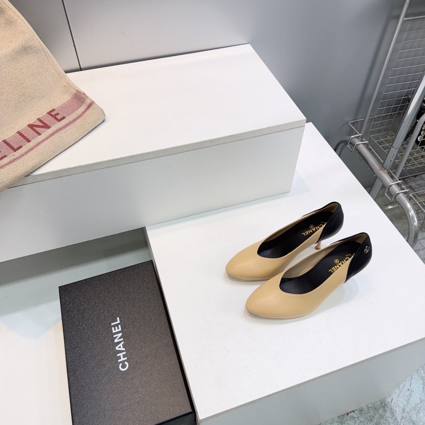 CHANEL 26S HIGH HEEL PUMPS 85 MM IN BEIGE AND BLACK CALFSKIN