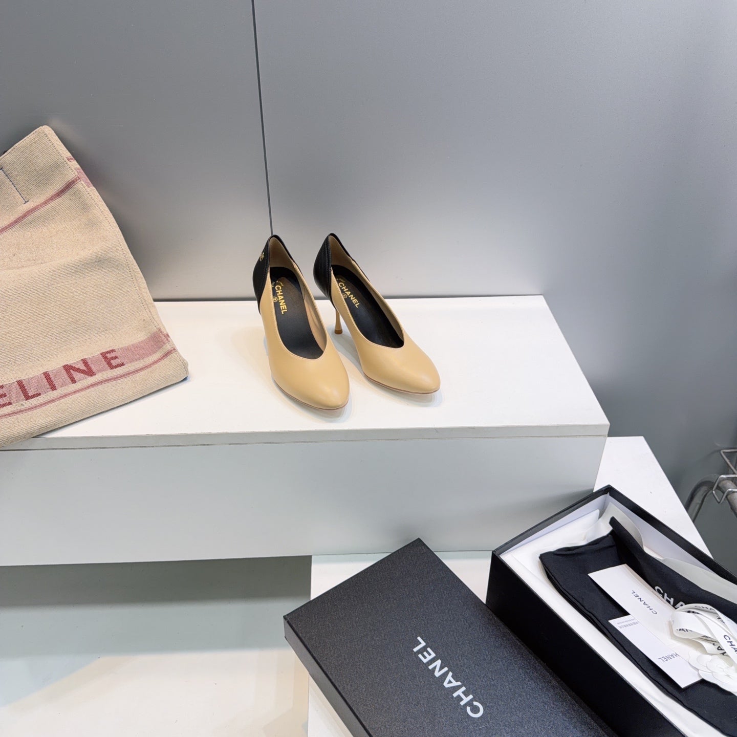 CHANEL 26S HIGH HEEL PUMPS 85 MM IN BEIGE AND BLACK CALFSKIN