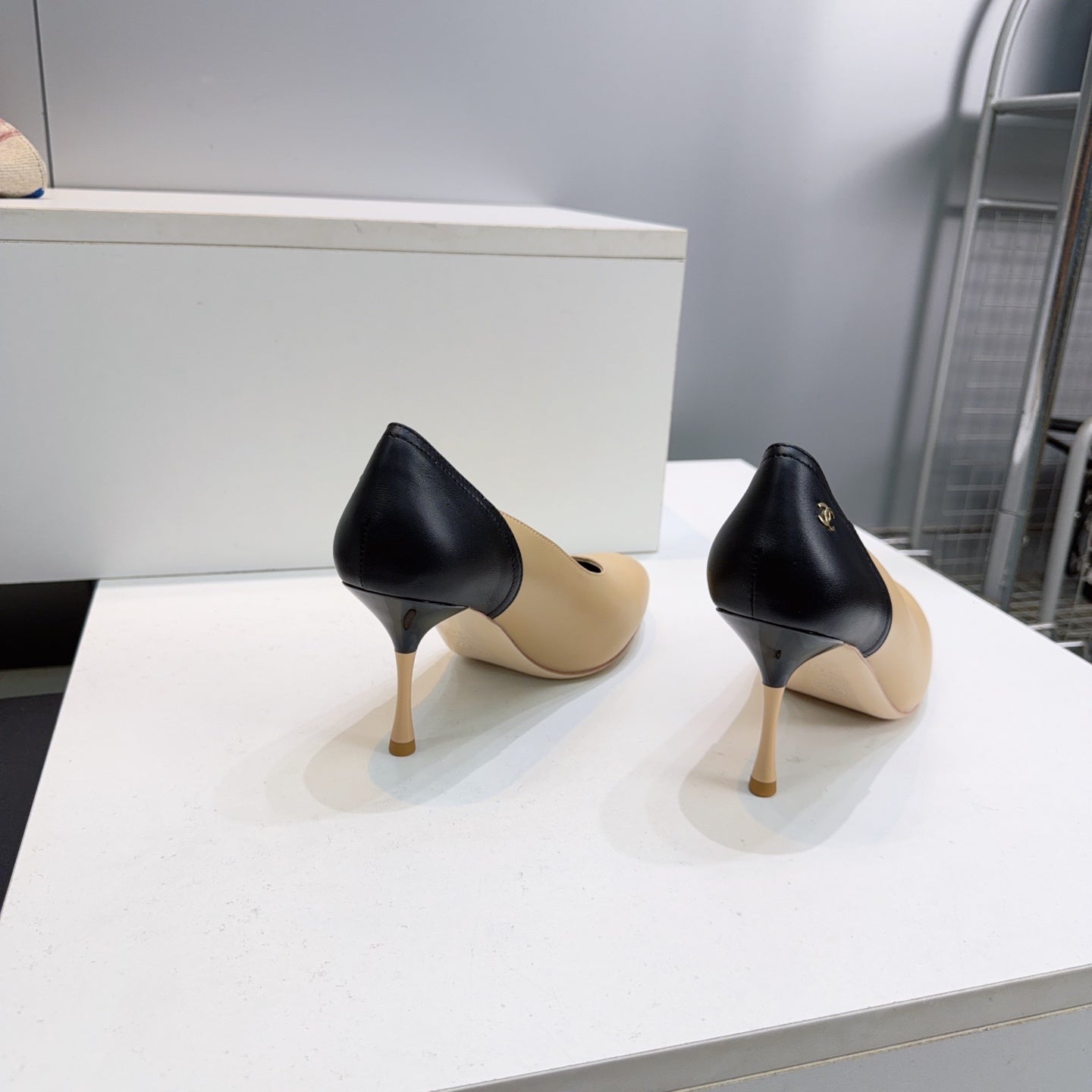 CHANEL 26S HIGH HEEL PUMPS 85 MM IN BEIGE AND BLACK CALFSKIN