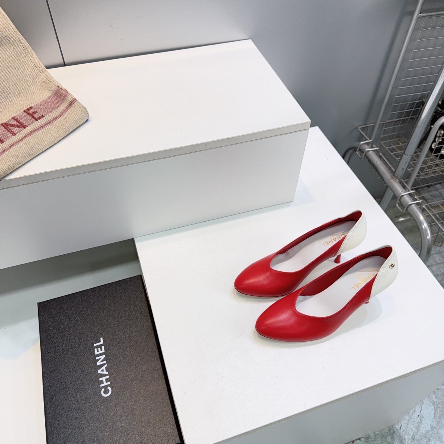 CHANEL 26S HIGH HEEL PUMPS 85 MM IN RED AND WHITE CALFSKIN