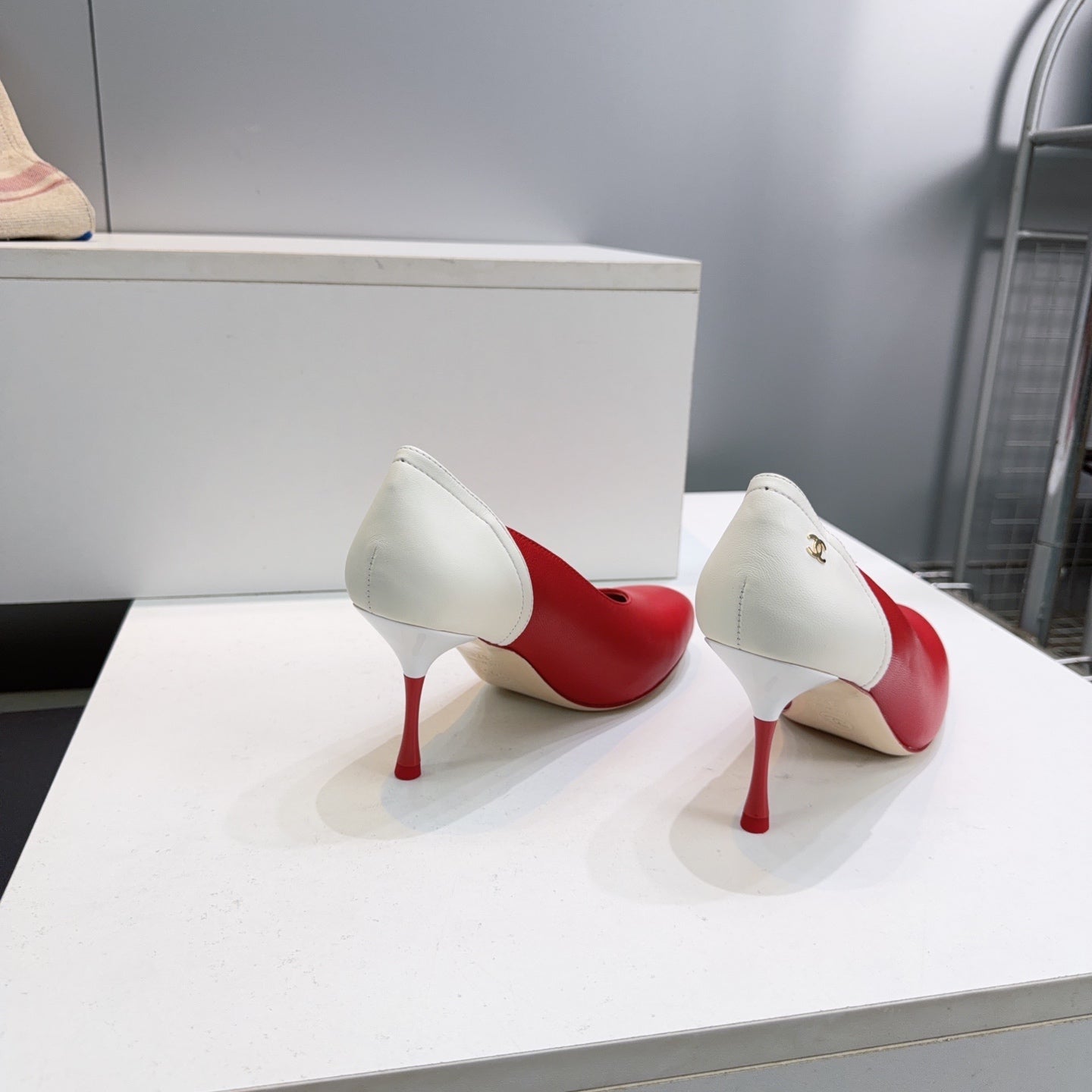 CHANEL 26S HIGH HEEL PUMPS 85 MM IN RED AND WHITE CALFSKIN