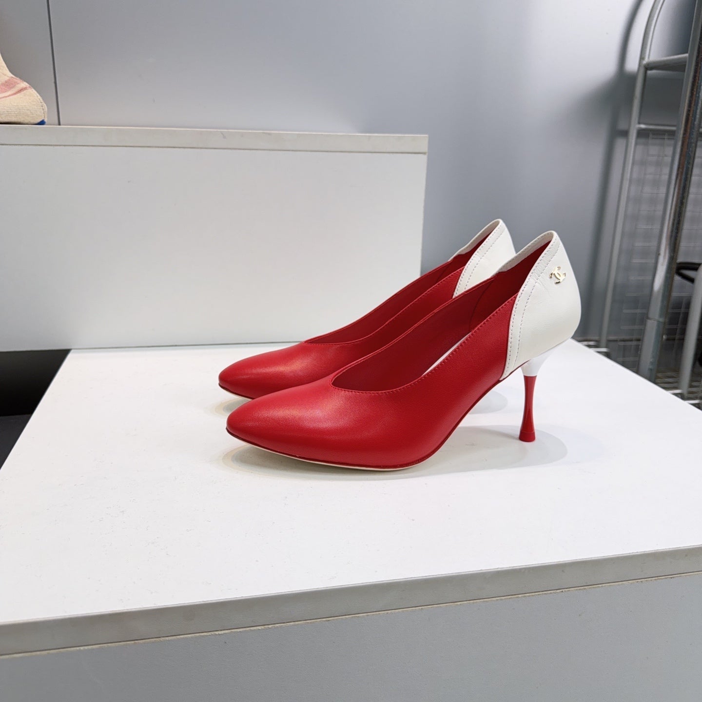 CHANEL 26S HIGH HEEL PUMPS 85 MM IN RED AND WHITE CALFSKIN