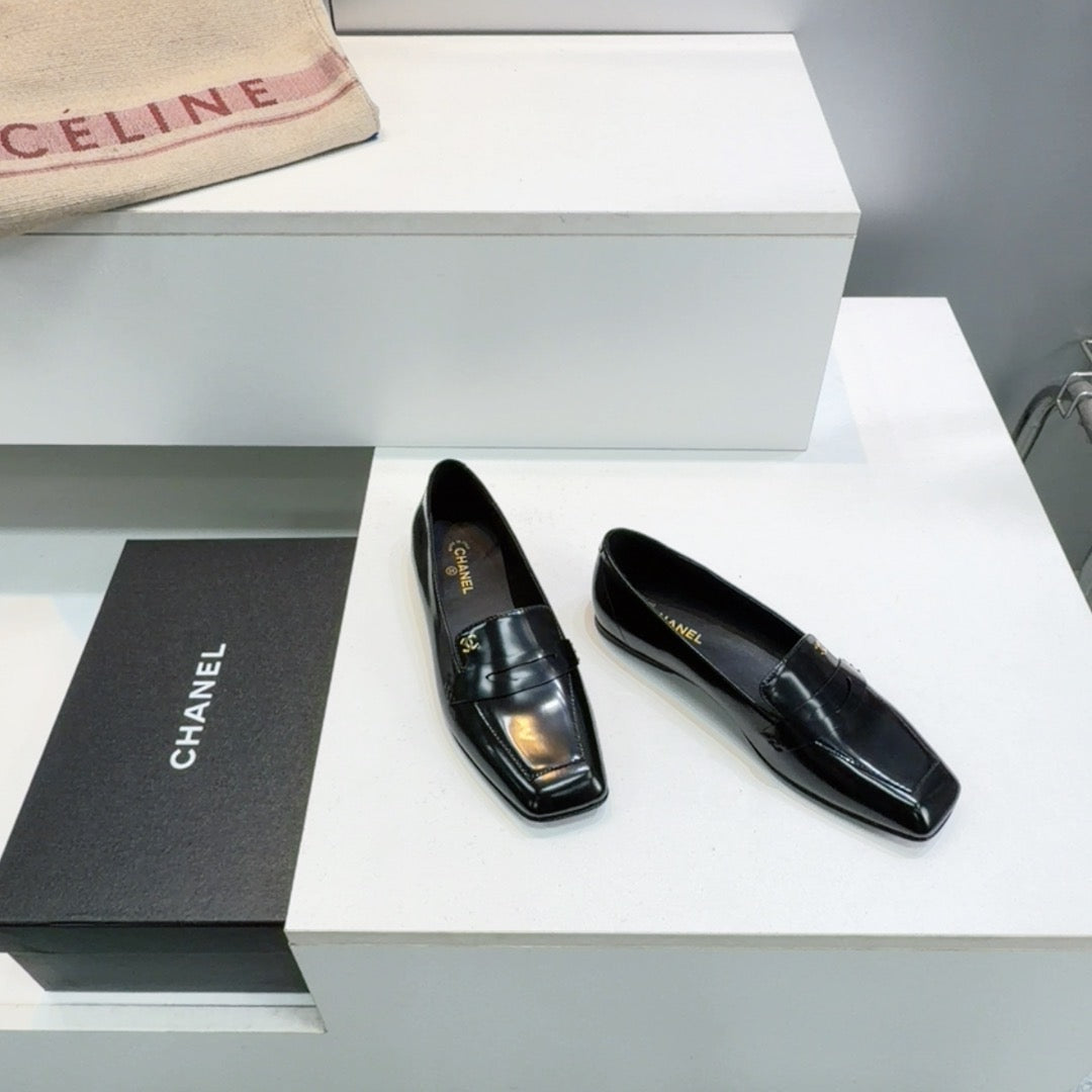 CHANEL 26S LOAFER FLATS IN BLACK PATENT LAMBSKIN