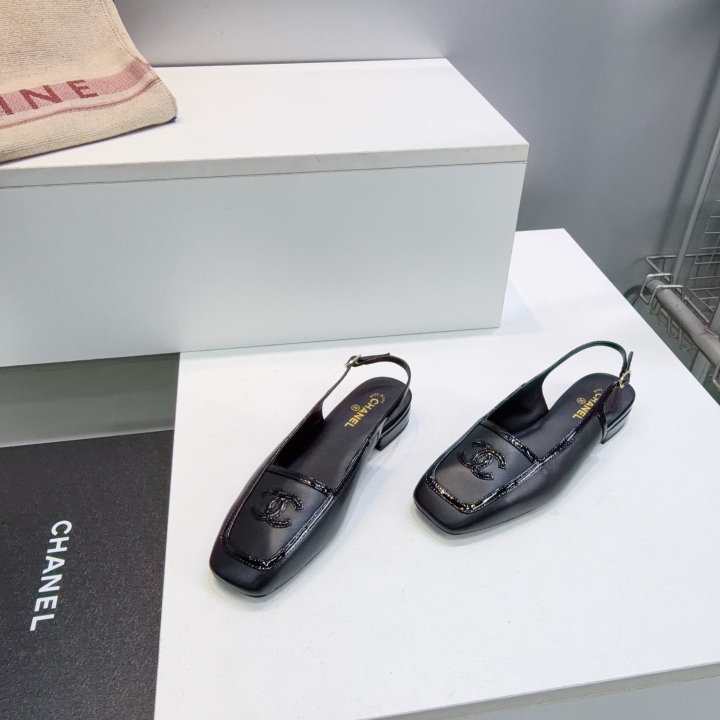 CHANEL 26S SLINGBACK FLATS IN BLACK CALFSKIN WITH PATENT