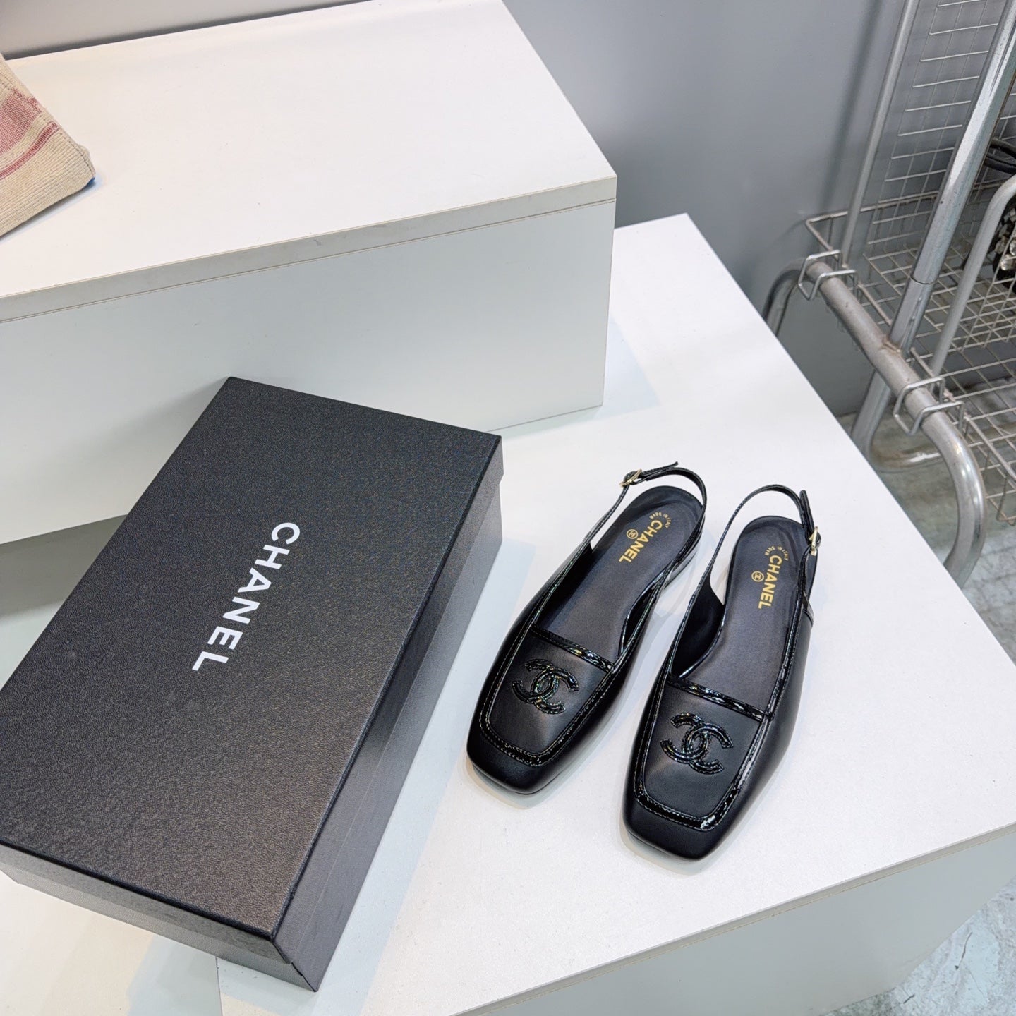 CHANEL 26S SLINGBACK FLATS IN BLACK CALFSKIN WITH PATENT