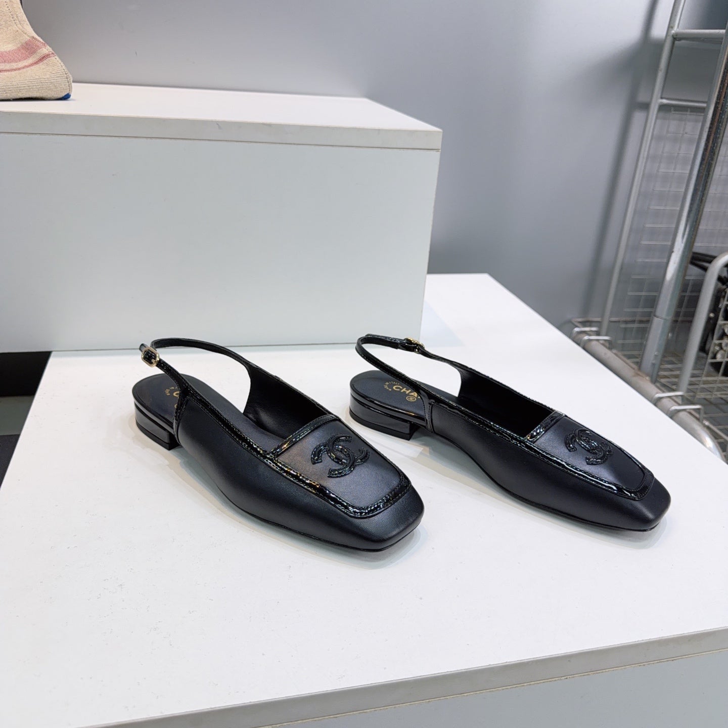 CHANEL 26S SLINGBACK FLATS IN BLACK CALFSKIN WITH PATENT