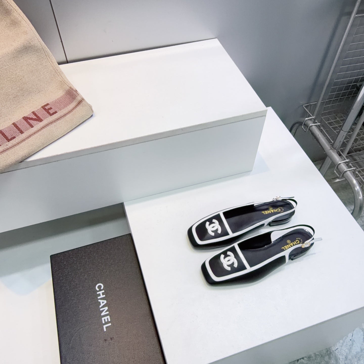 CHANEL 26S SLINGBACK FLATS IN BLACK CALFSKIN WITH WHITE PATENT