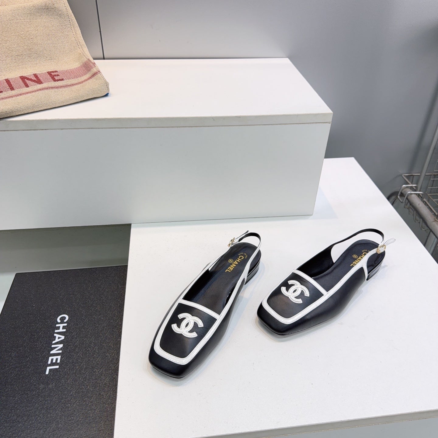 CHANEL 26S SLINGBACK FLATS IN BLACK CALFSKIN WITH WHITE PATENT