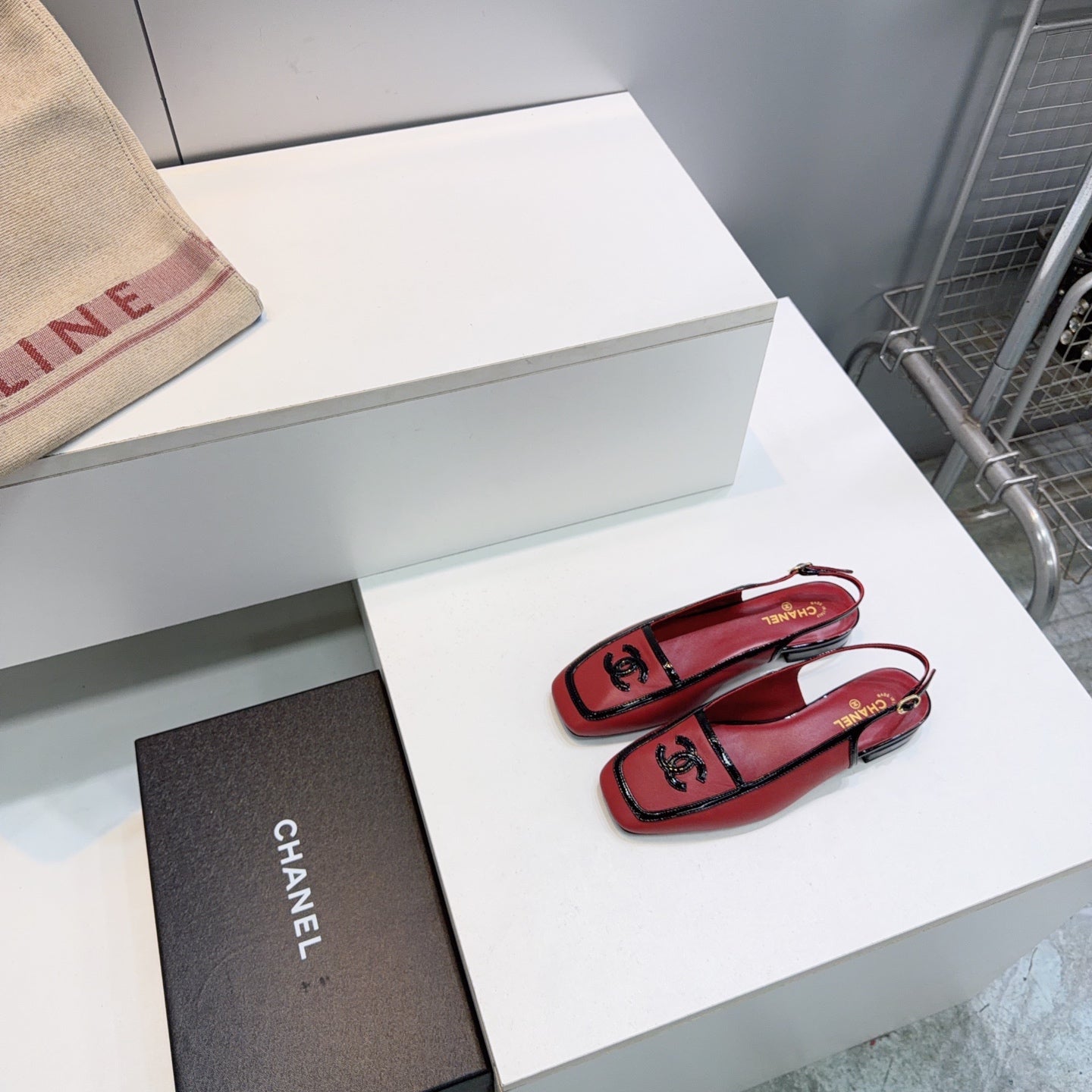 CHANEL 26S SLINGBACK FLATS IN RED CALFSKIN WITH BLACK PATENT