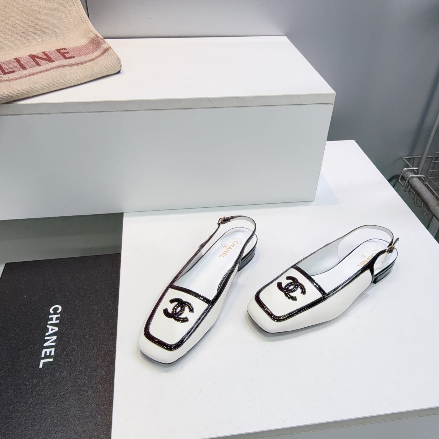 CHANEL 26S SLINGBACK FLATS IN WHITE CALFSKIN WITH BLACK PATENT