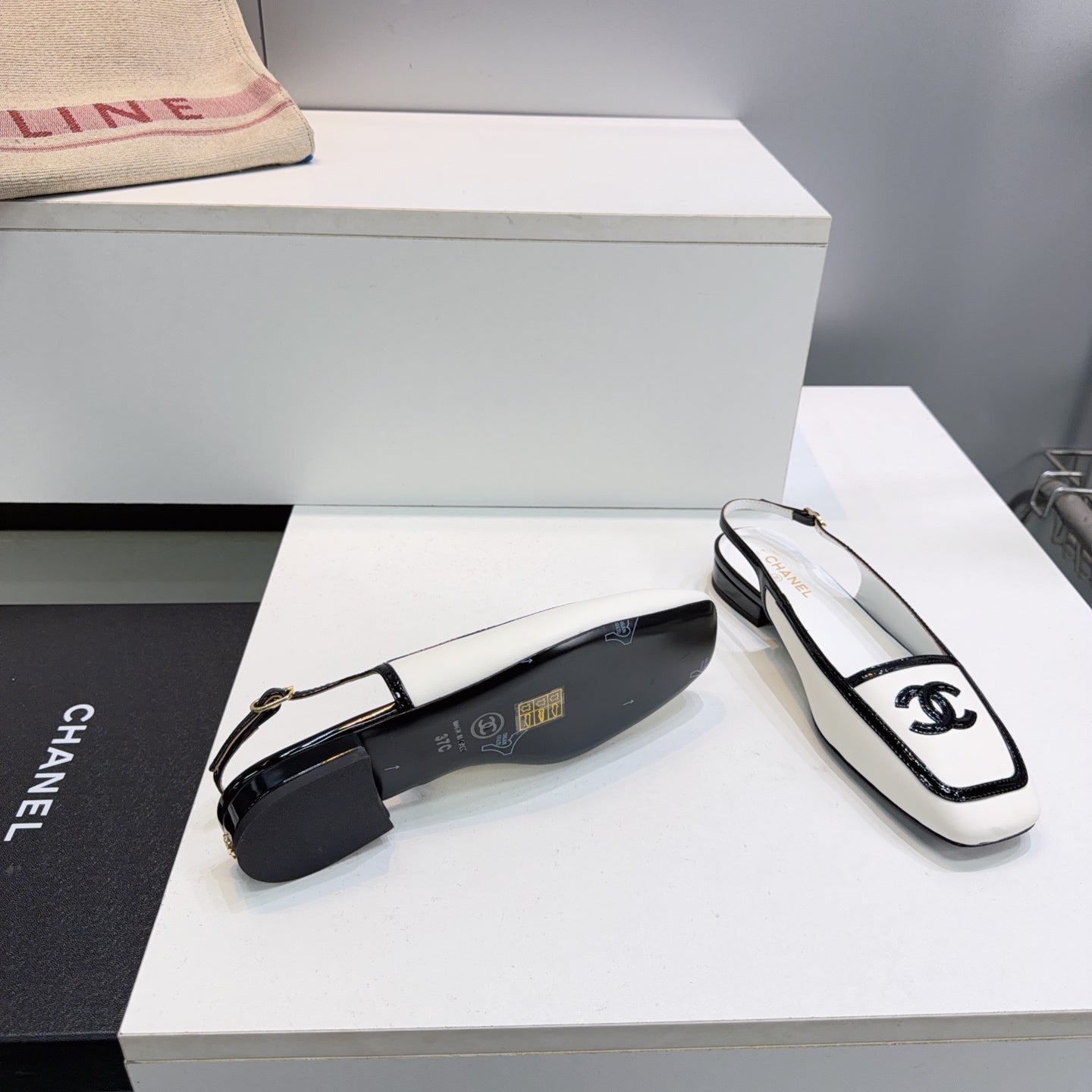 CHANEL 26S SLINGBACK FLATS IN WHITE CALFSKIN WITH BLACK PATENT