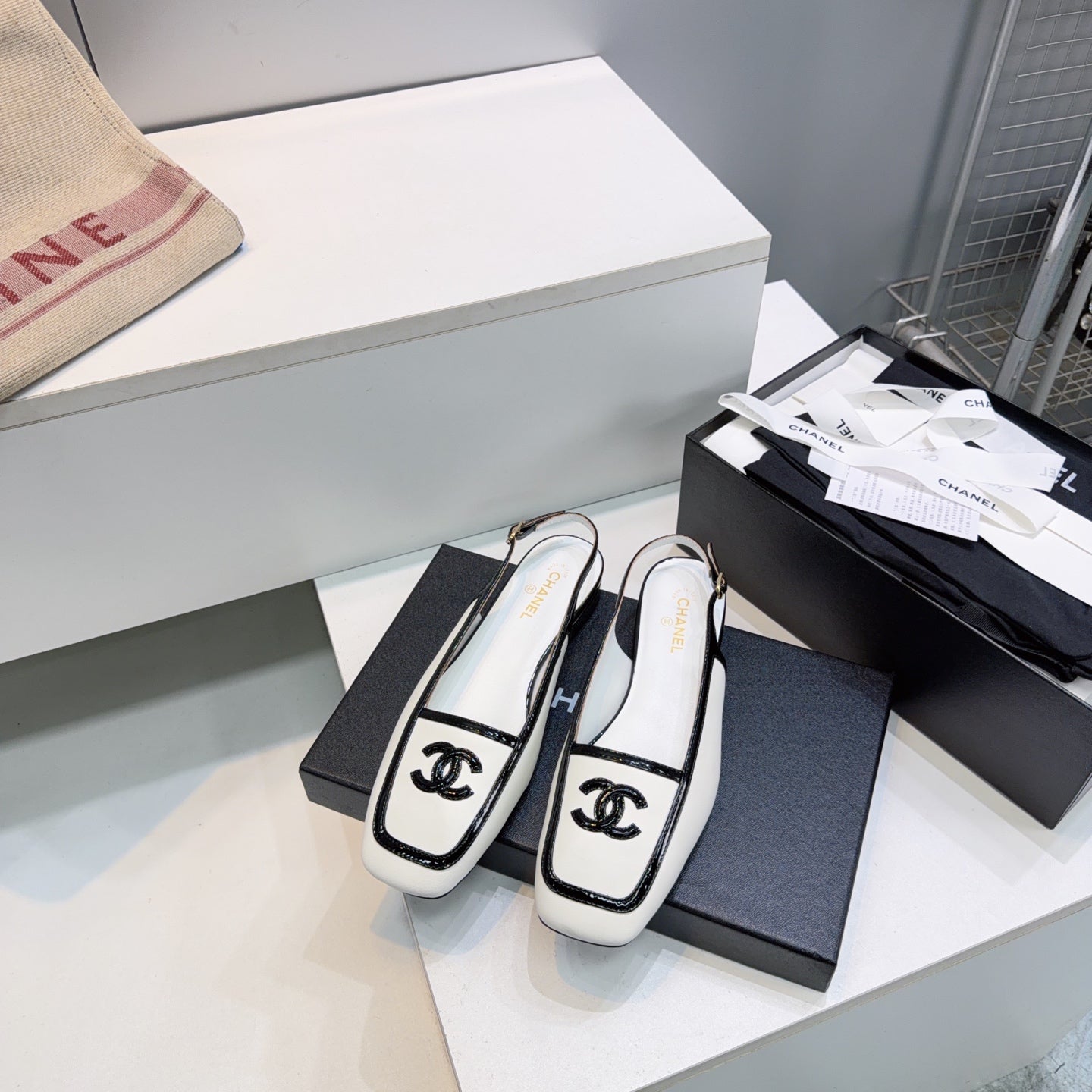 CHANEL 26S SLINGBACK FLATS IN WHITE CALFSKIN WITH BLACK PATENT