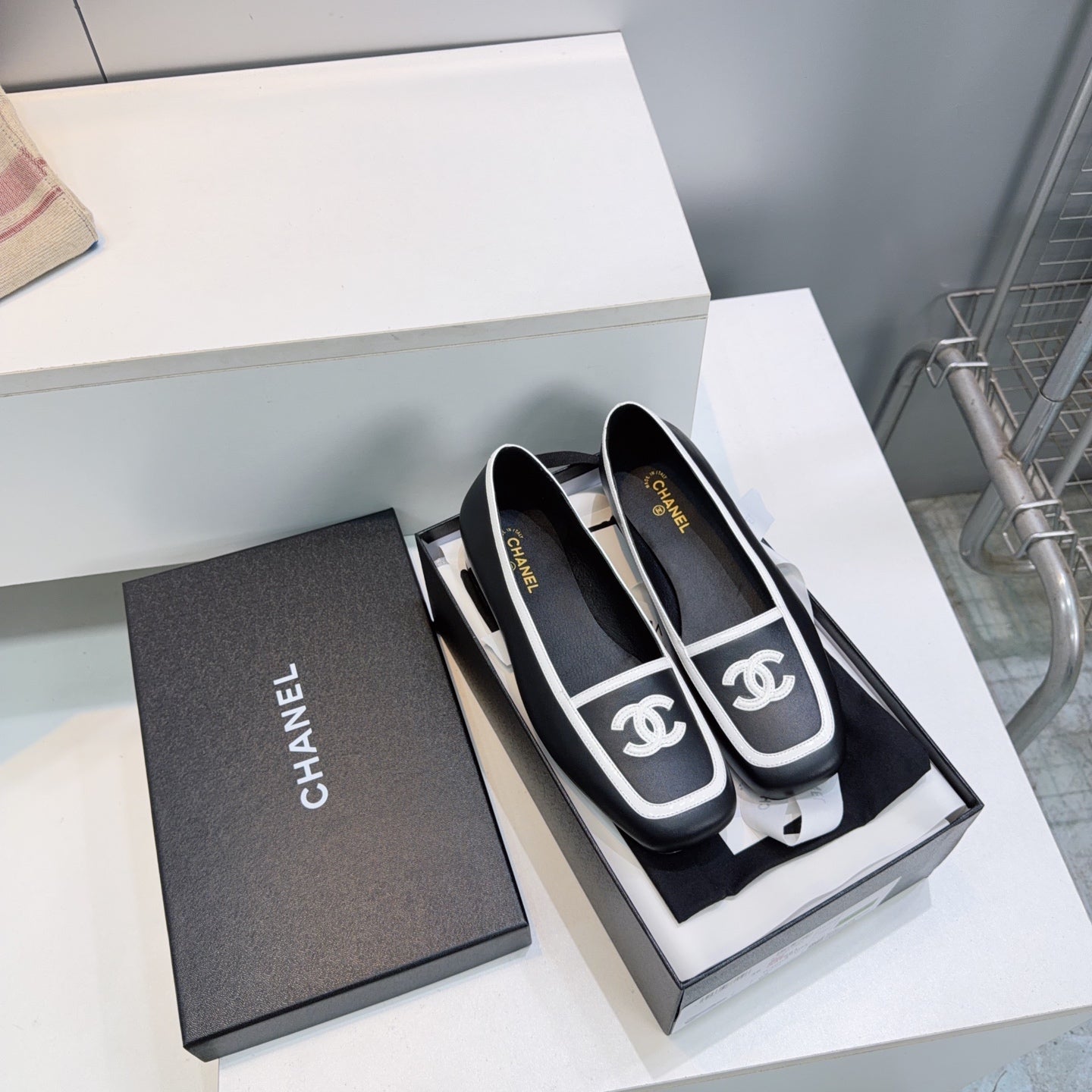 CHANEL 26S SQUARE TOE FLATS IN BLACK CALFSKIN WITH WHITE PATENT