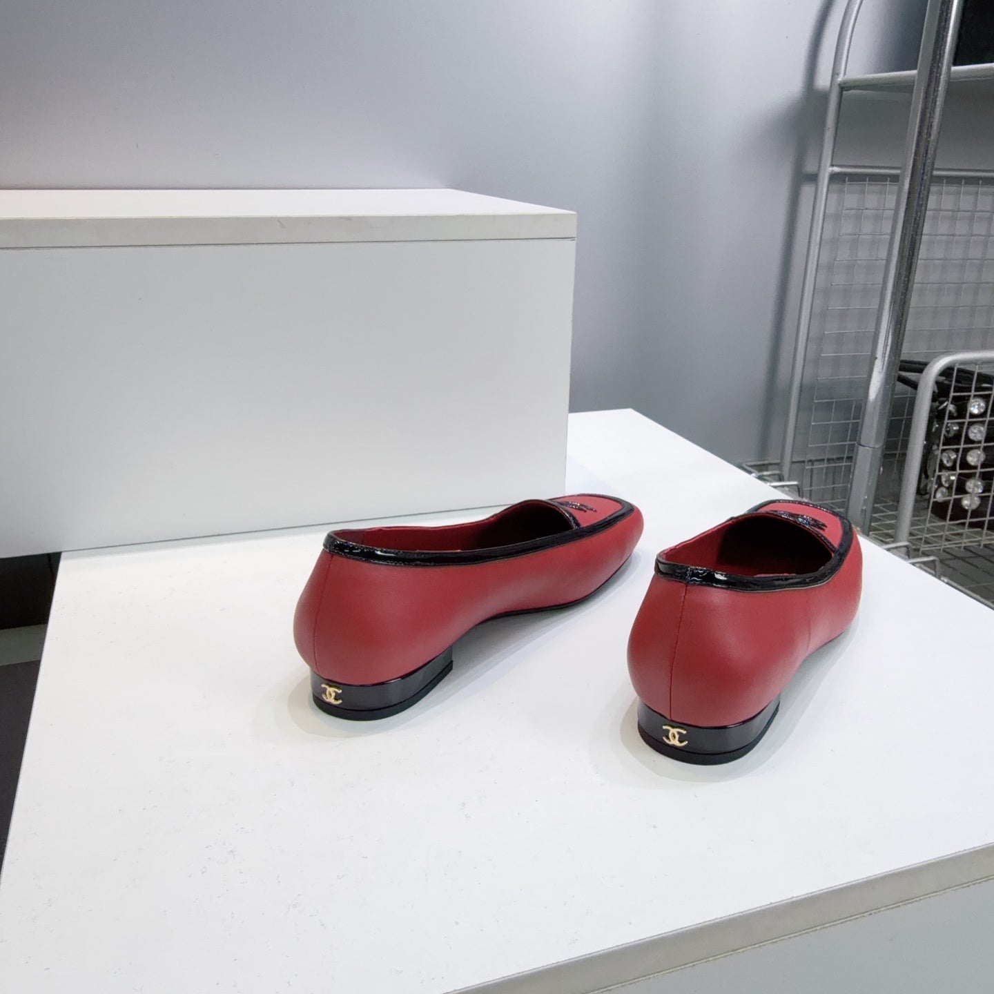 CHANEL 26S SQUARE TOE FLATS IN RED CALFSKIN WITH BLACK PATENT