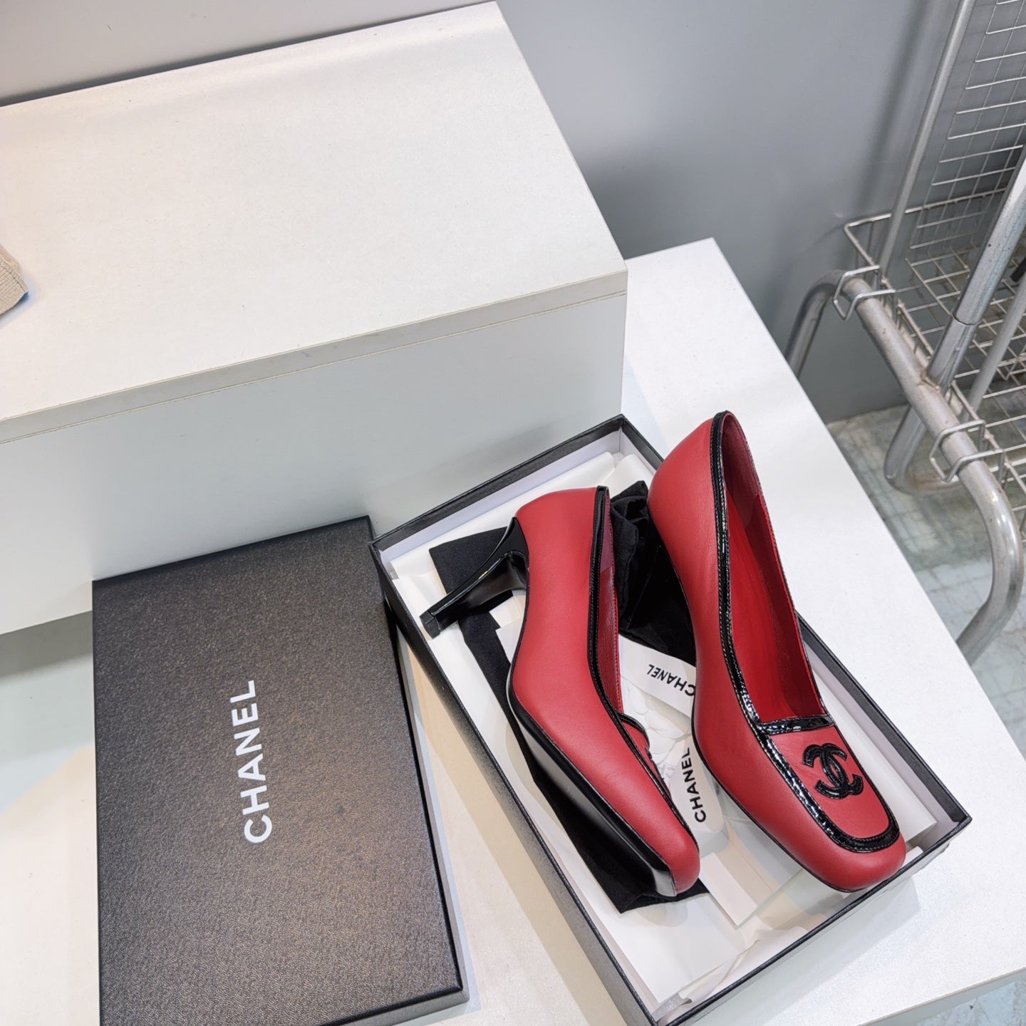 CHANEL 26S HIGH HEEL PUMPS 85 MM IN RED CALFSKIN WITH BLACK PATENT