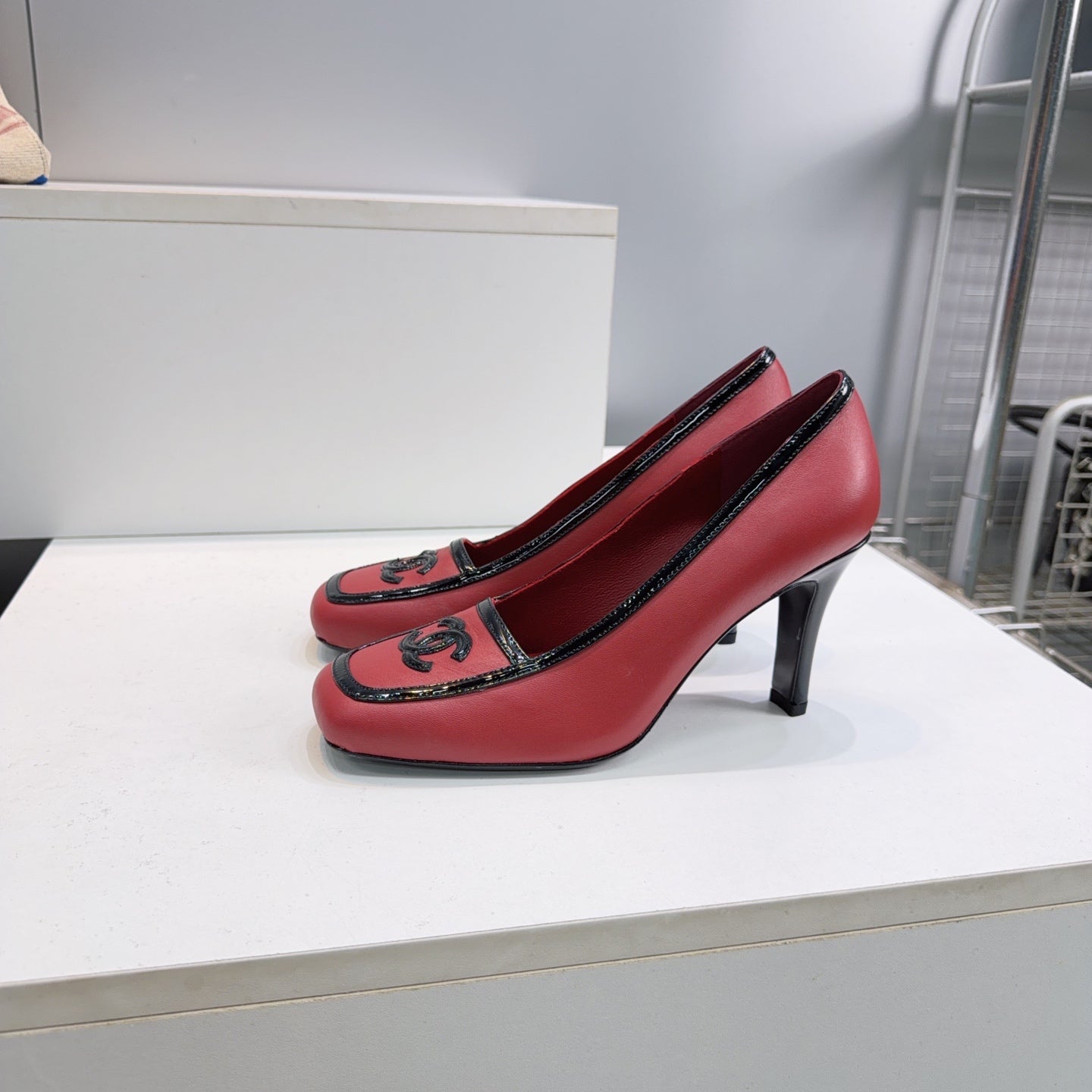 CHANEL 26S HIGH HEEL PUMPS 85 MM IN RED CALFSKIN WITH BLACK PATENT