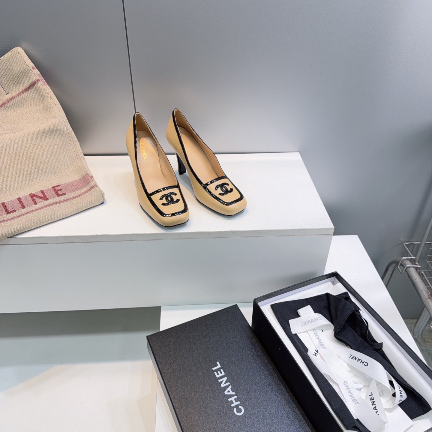 CHANEL 26S HIGH HEEL PUMPS 85 MM IN BEIGE CALFSKIN WITH BLACK PATENT