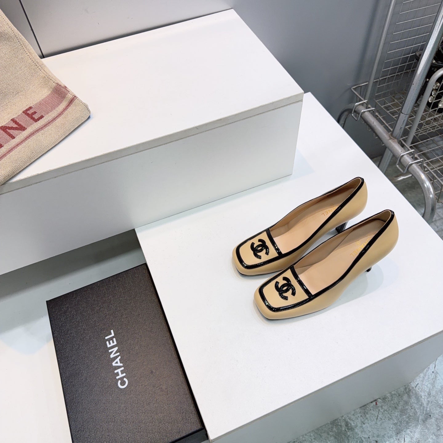 CHANEL 26S HIGH HEEL PUMPS 85 MM IN BEIGE CALFSKIN WITH BLACK PATENT