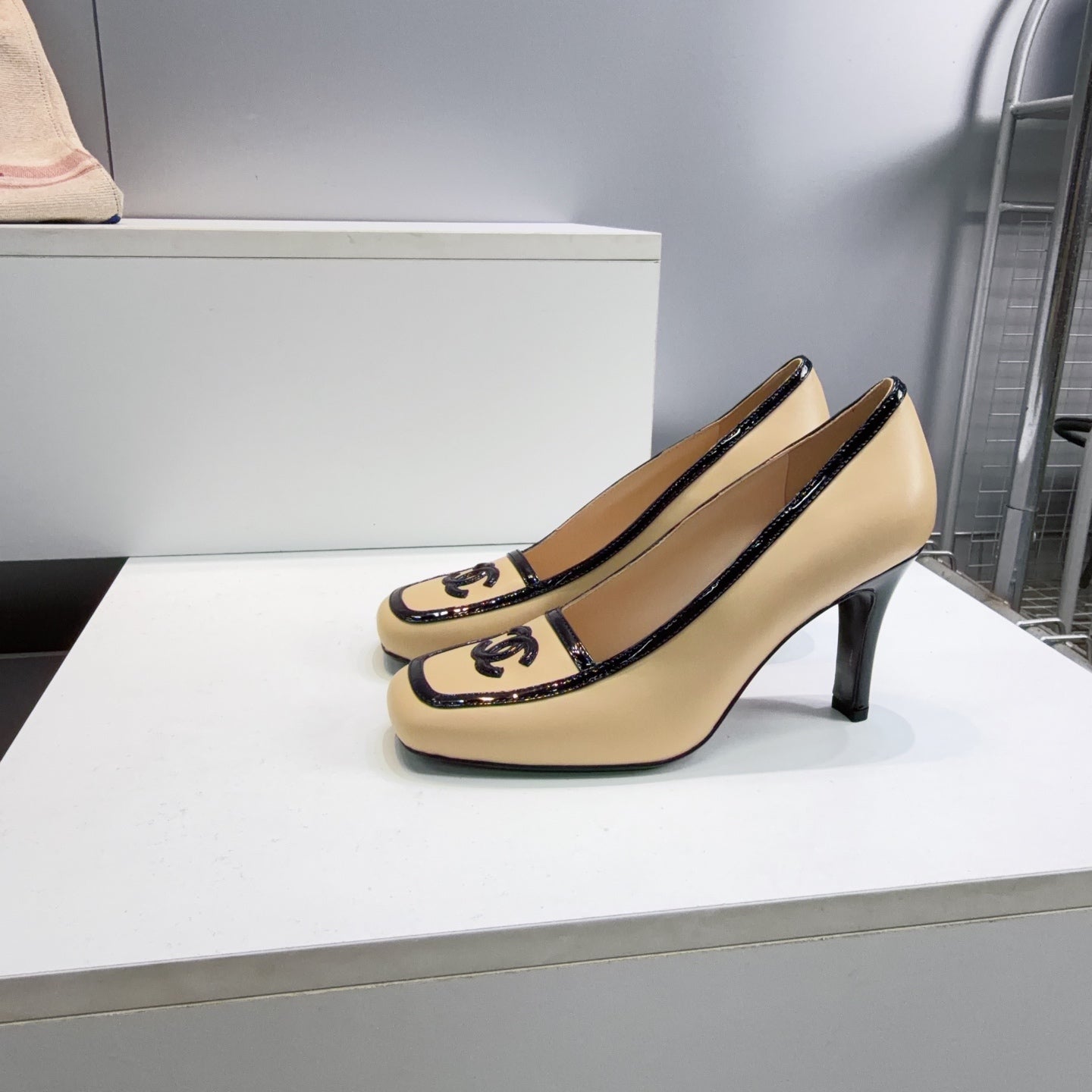 CHANEL 26S HIGH HEEL PUMPS 85 MM IN BEIGE CALFSKIN WITH BLACK PATENT