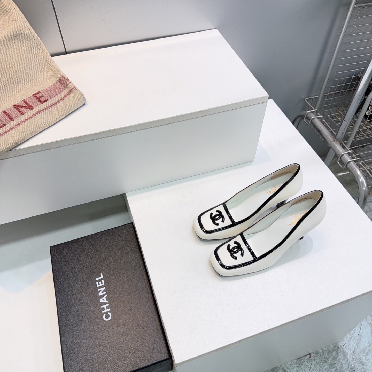 CHANEL 26S HIGH HEEL PUMPS 85 MM IN WHITE CALFSKIN WITH BLACK PATENT