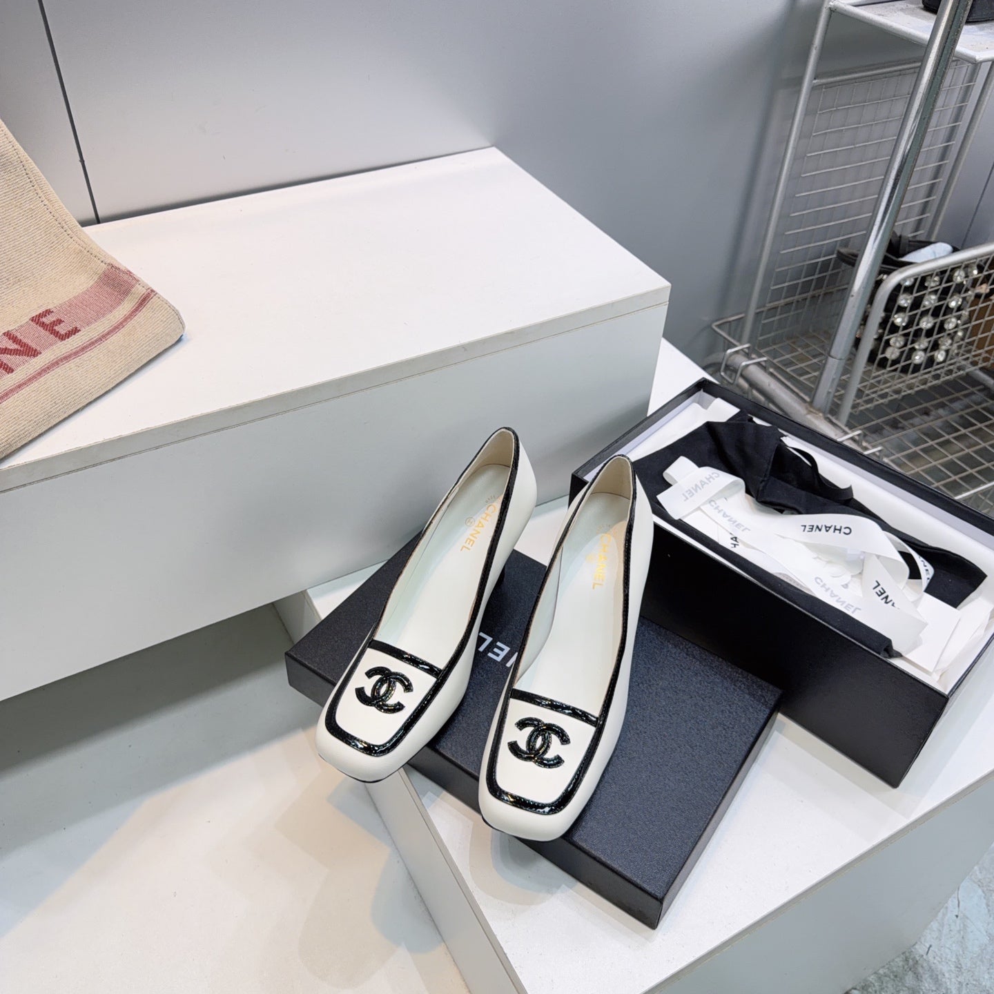 CHANEL 26S HIGH HEEL PUMPS 85 MM IN WHITE CALFSKIN WITH BLACK PATENT