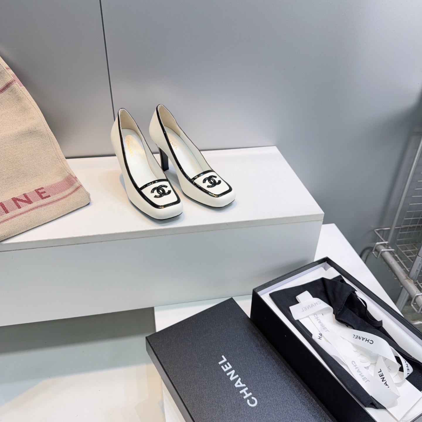 CHANEL 26S HIGH HEEL PUMPS 85 MM IN WHITE CALFSKIN WITH BLACK PATENT