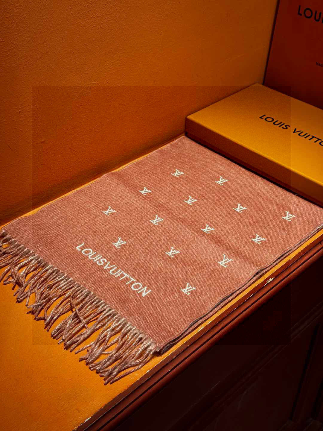 LV SCARF 180 CM IN CASHMERE 730572