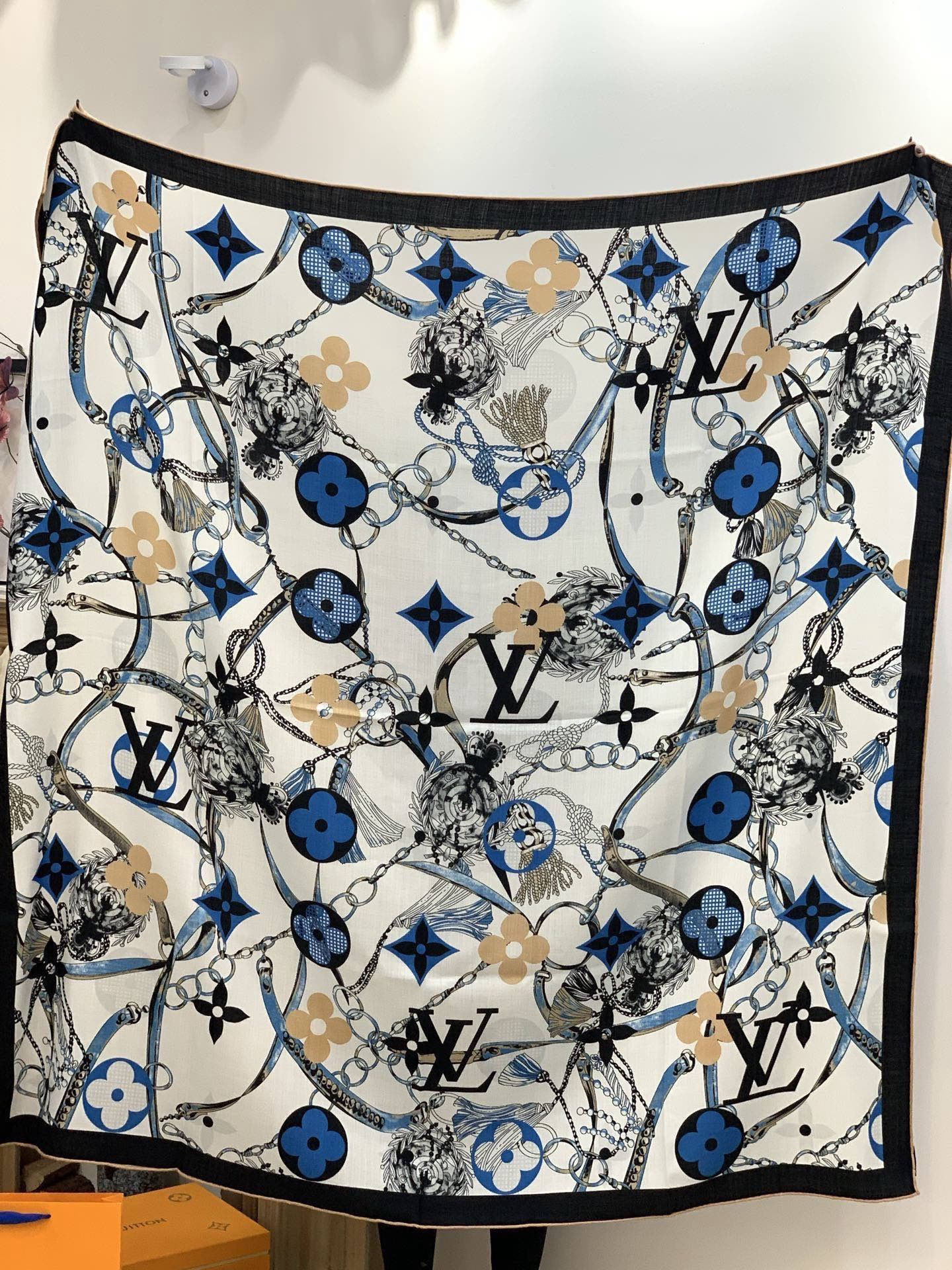 LV 26S SCARF 135 IN CASHMERE AND SILK 281169
