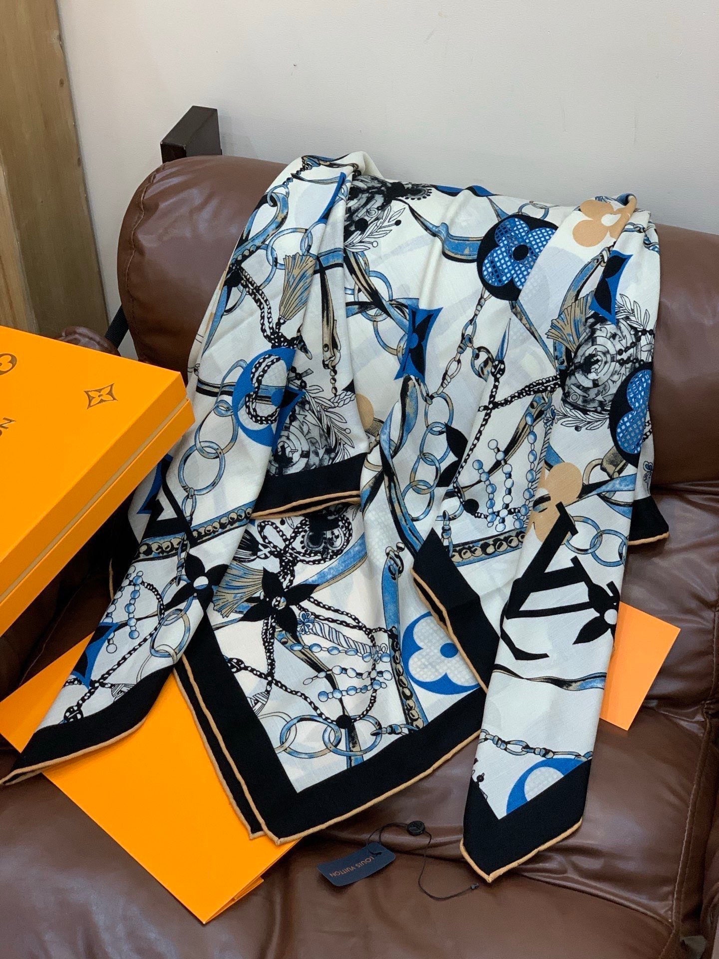 LV 26S SCARF 135 IN CASHMERE AND SILK 281169