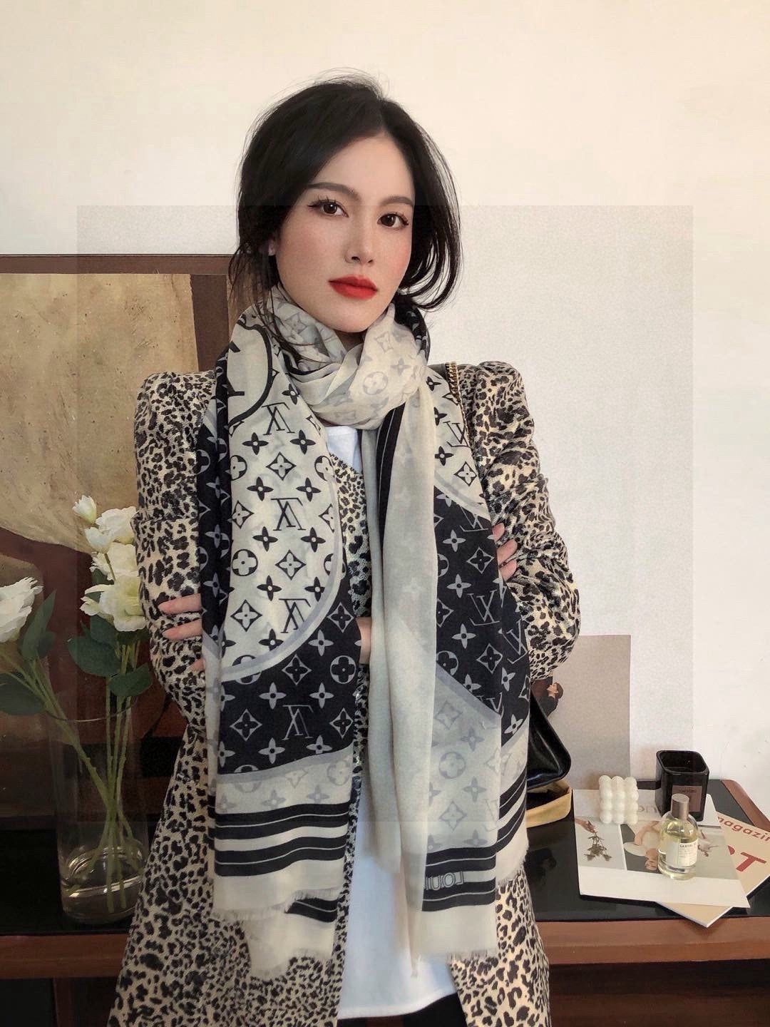 LV 26S SCARF 200 IN CASHMERE AND SILK 316730