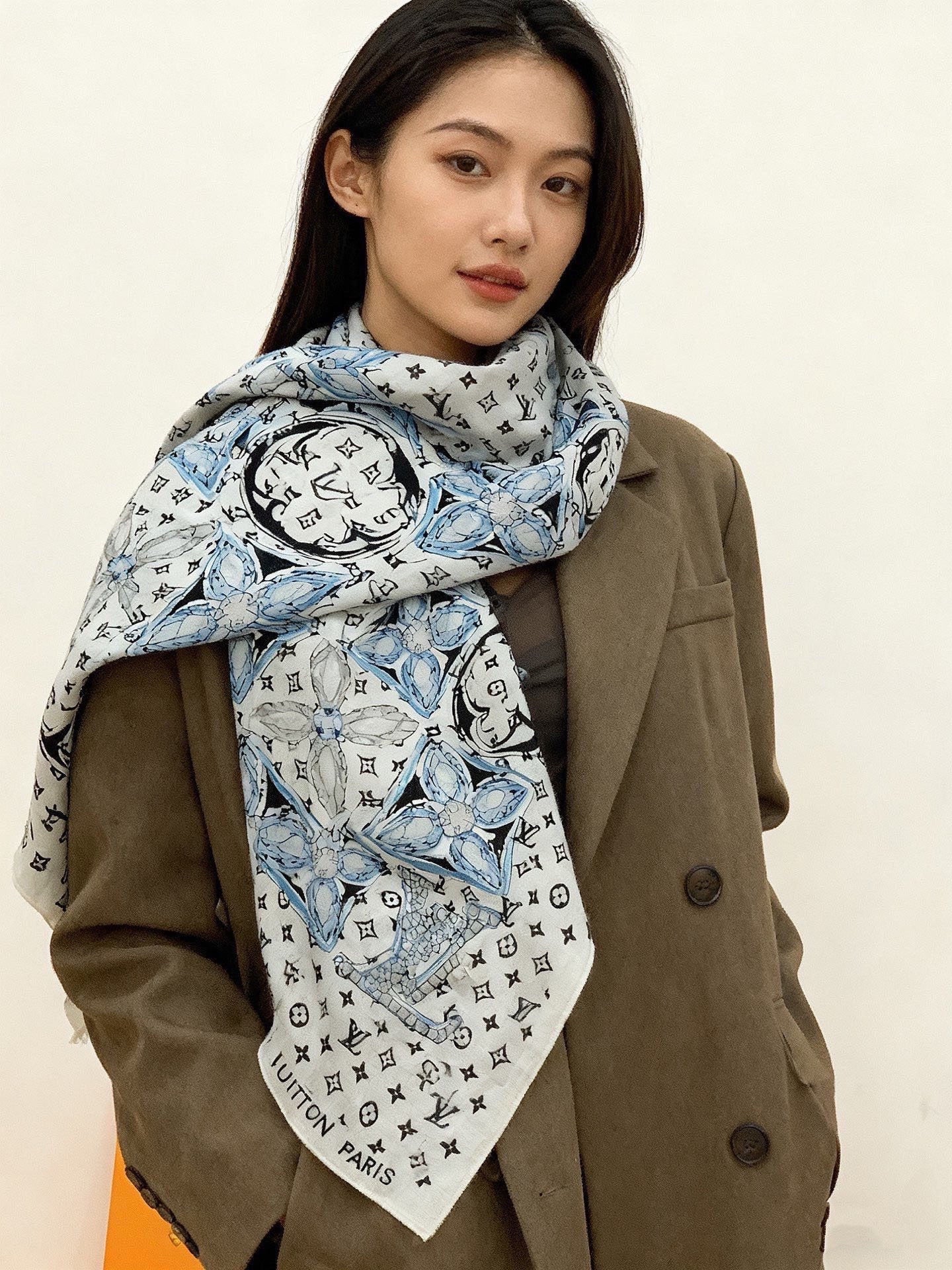 LV 26S SCARF 135 IN CASHMERE AND SILK 316755