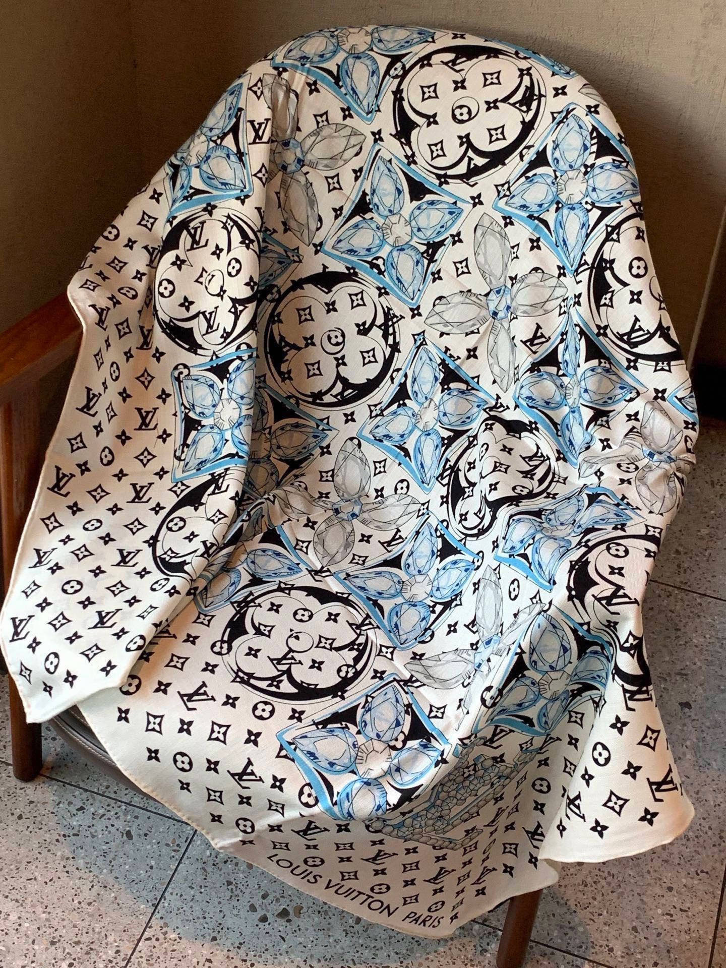 LV 26S SCARF 135 IN CASHMERE AND SILK 316755