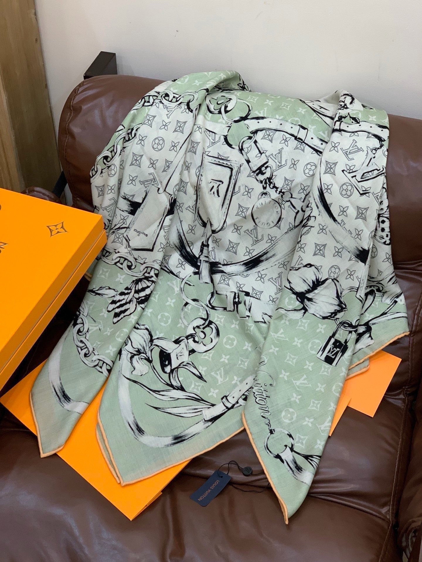 LV 26S SCARF 135 IN CASHMERE AND SILK 316782