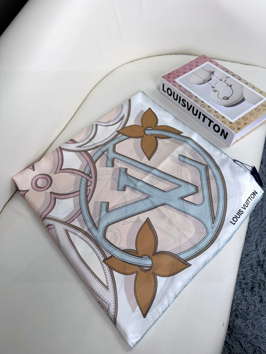 LV SCARF 90 CM IN SILK 719999